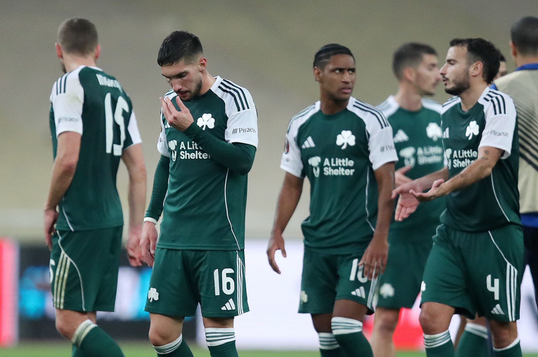 Αποδοκιμασίες και ένα... σύνθημα από τον κόσμο του Παναθηναϊκού μετά την ισοπαλία κόντρα στην Πλζεν