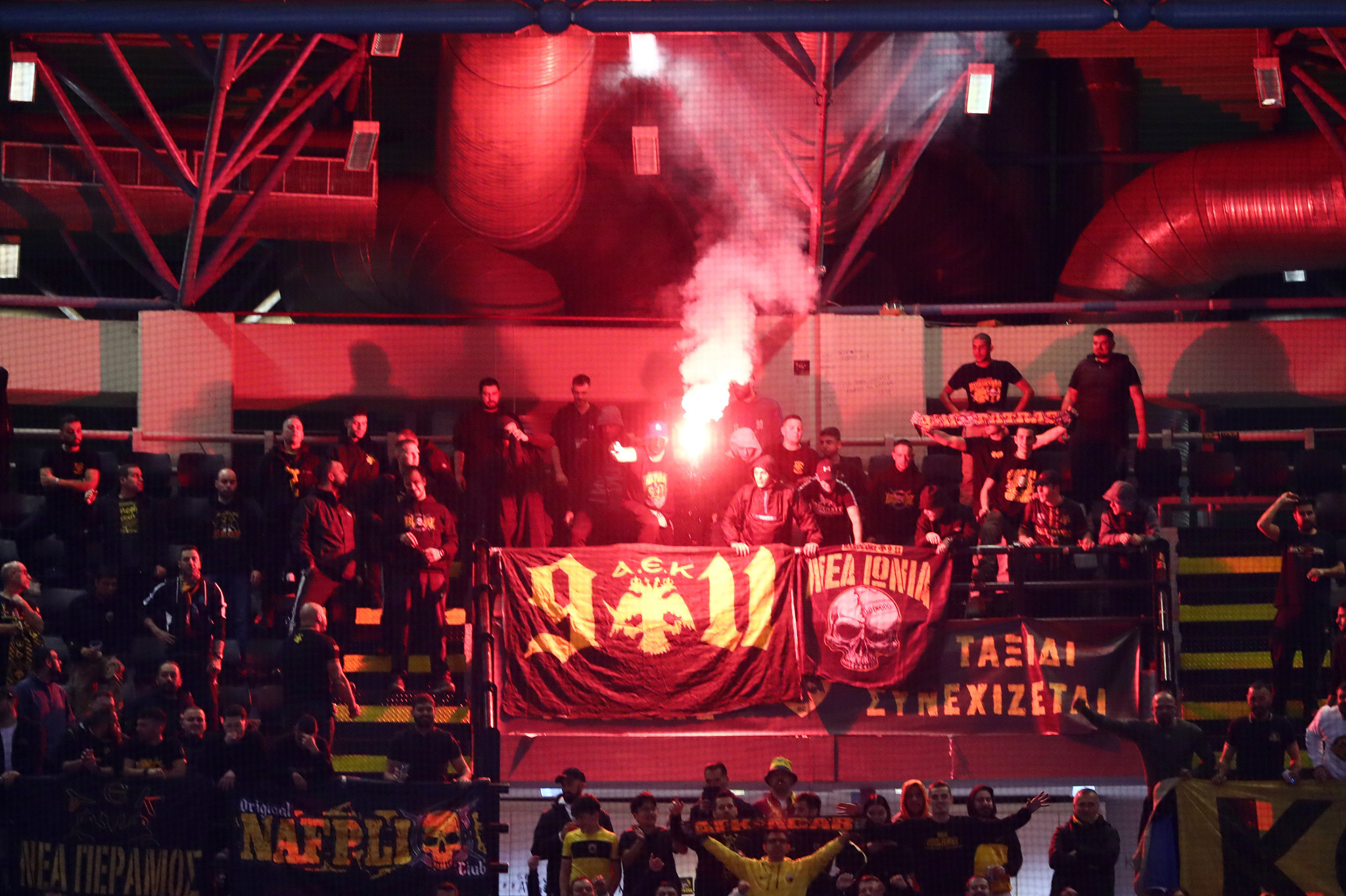 Τιμωρία μιας αγωνιστικής στην ΑΕΚ για το καπνογόνο που άναψε στο παιχνίδι με τον Παναθηναϊκό