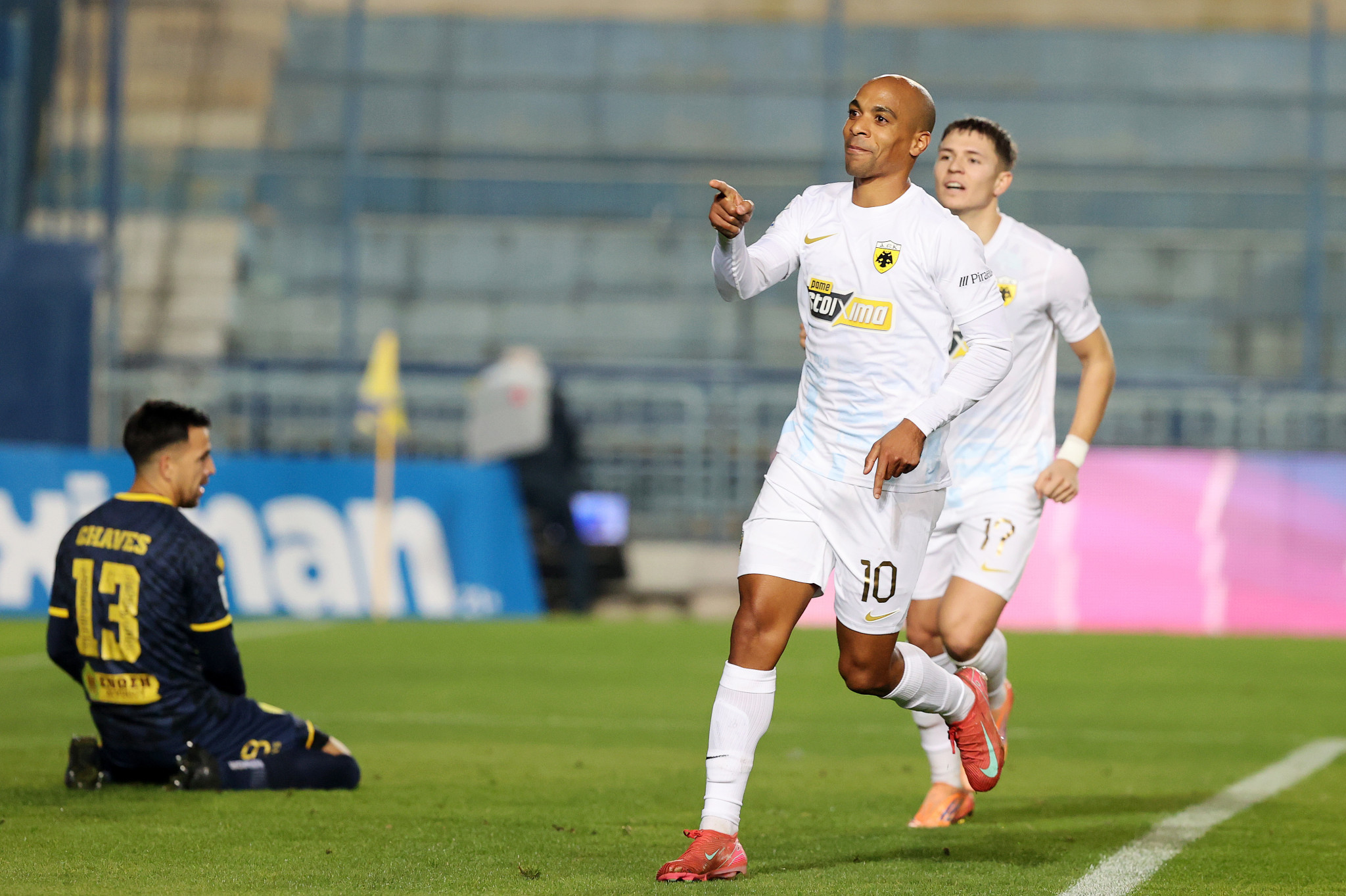 Ασίστ Λιούμπιτσιτς, άμεση εκτέλεση Ζοάο Μάριο για το 0-2 της ΑΕΚ (video)