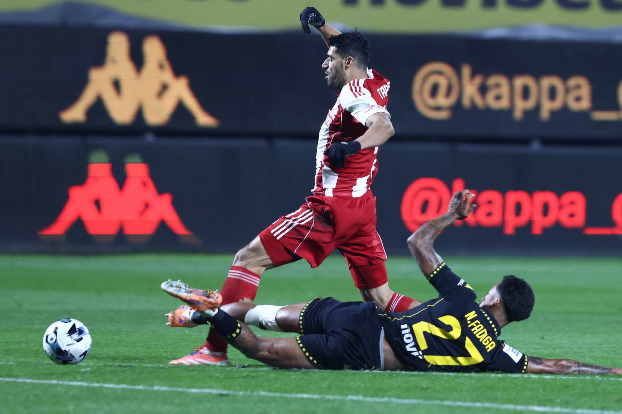 Η αποβολή του Φαντιγκά στο Άρης - Ολυμπιακός μέσω VAR (video)