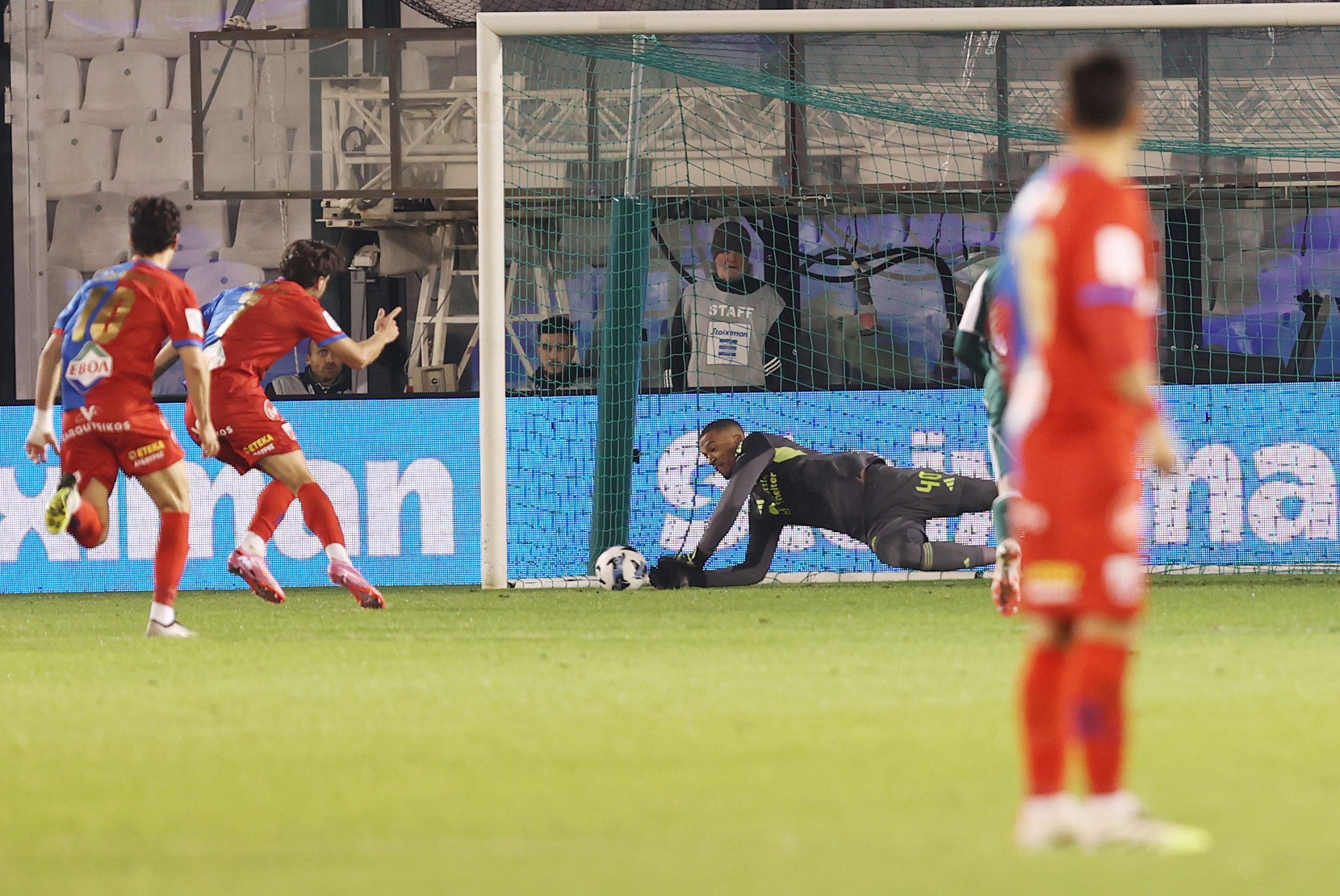 Ο Λαφόν αποκρούει το πέναλτι του Λάμπρου και «σώζει» τον Παναθηναϊκό (video)