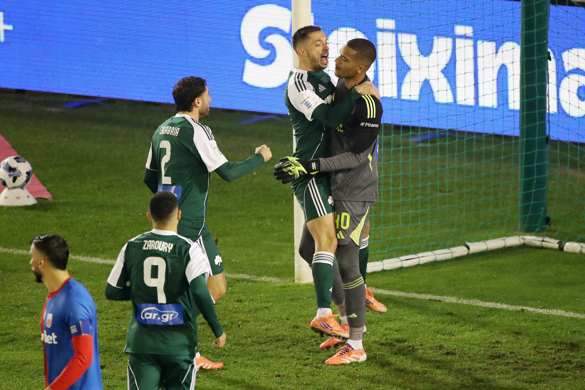 Κι όμως, ο Λαφόν θα μπορούσε να μην έχει πιάσει ποτέ το πέναλτι!