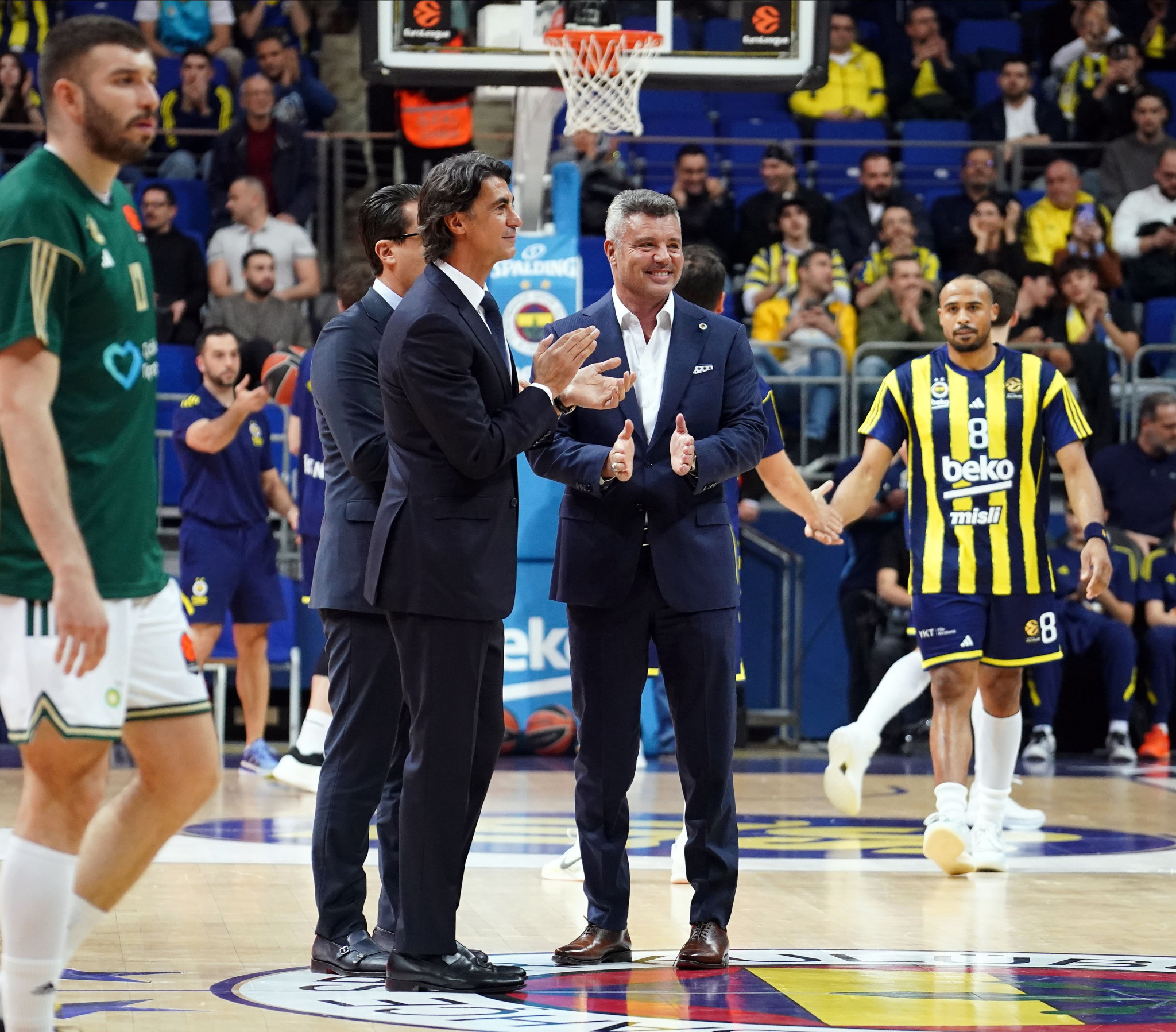 Αποσύρθηκε η φανέλα του Κουτλουάι πριν την έναρξη του αγώνα με τον Παναθηναϊκό (video)