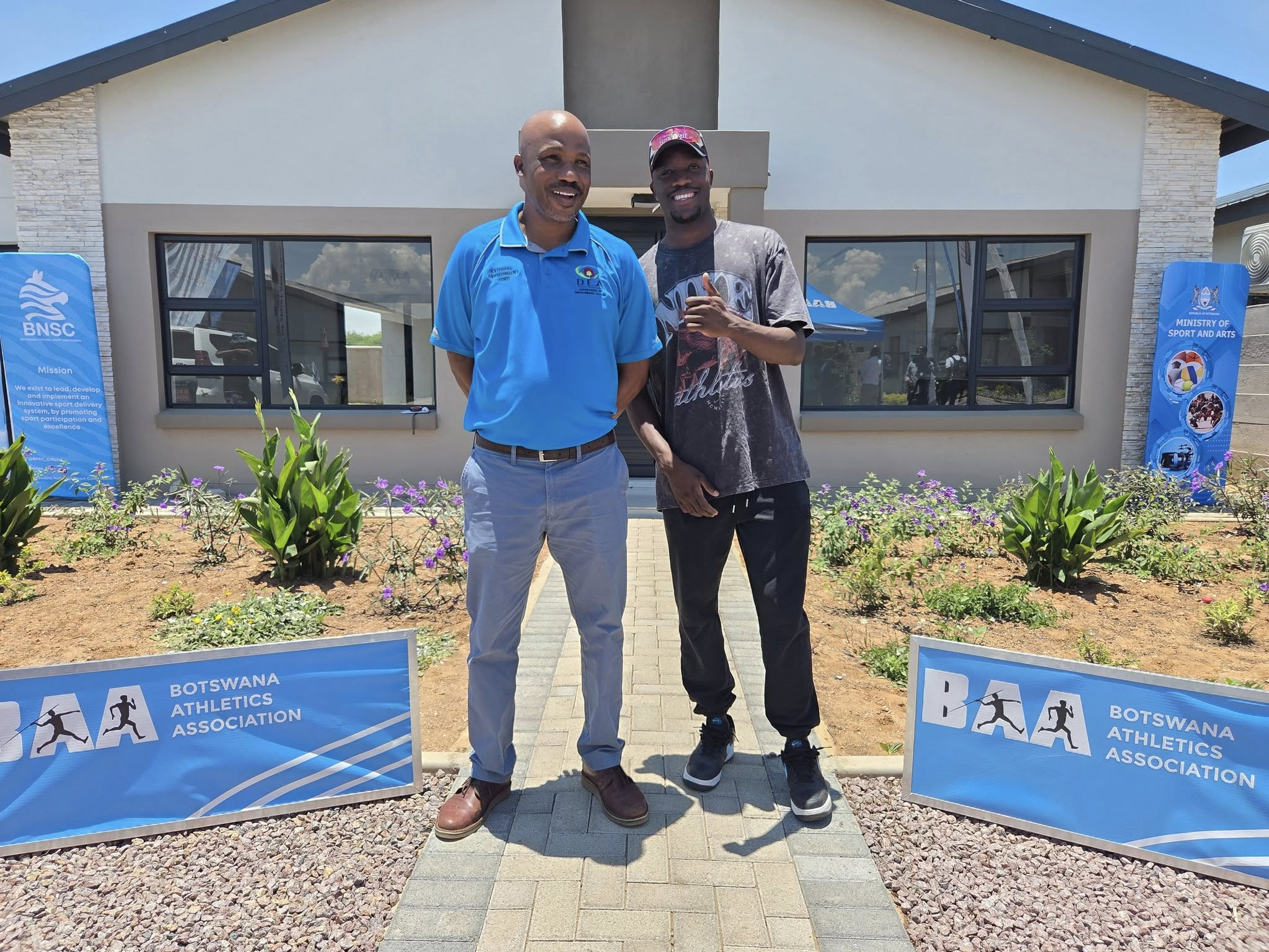 Ο... Γιουσέιν Μπολτ της Αφρικής πήρε δώρο ένα σπίτι 562 τ.μ. από την κυβέρνηση της Μποτσουάνα