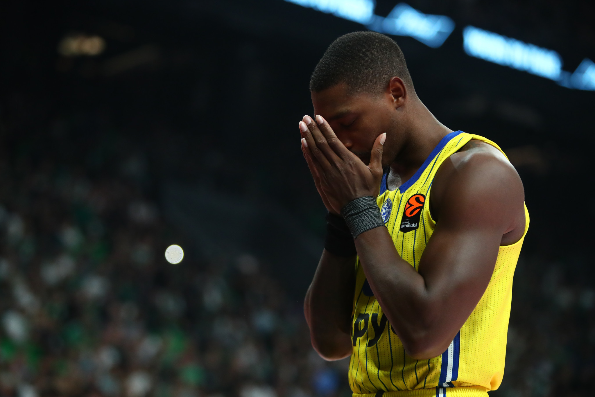 Ο απίθανος λόγος για τον οποίο αποβλήθηκε ο Λόνι Ουόκερ στο Ντουμπάι - Μακάμπι Τελ Αβίβ