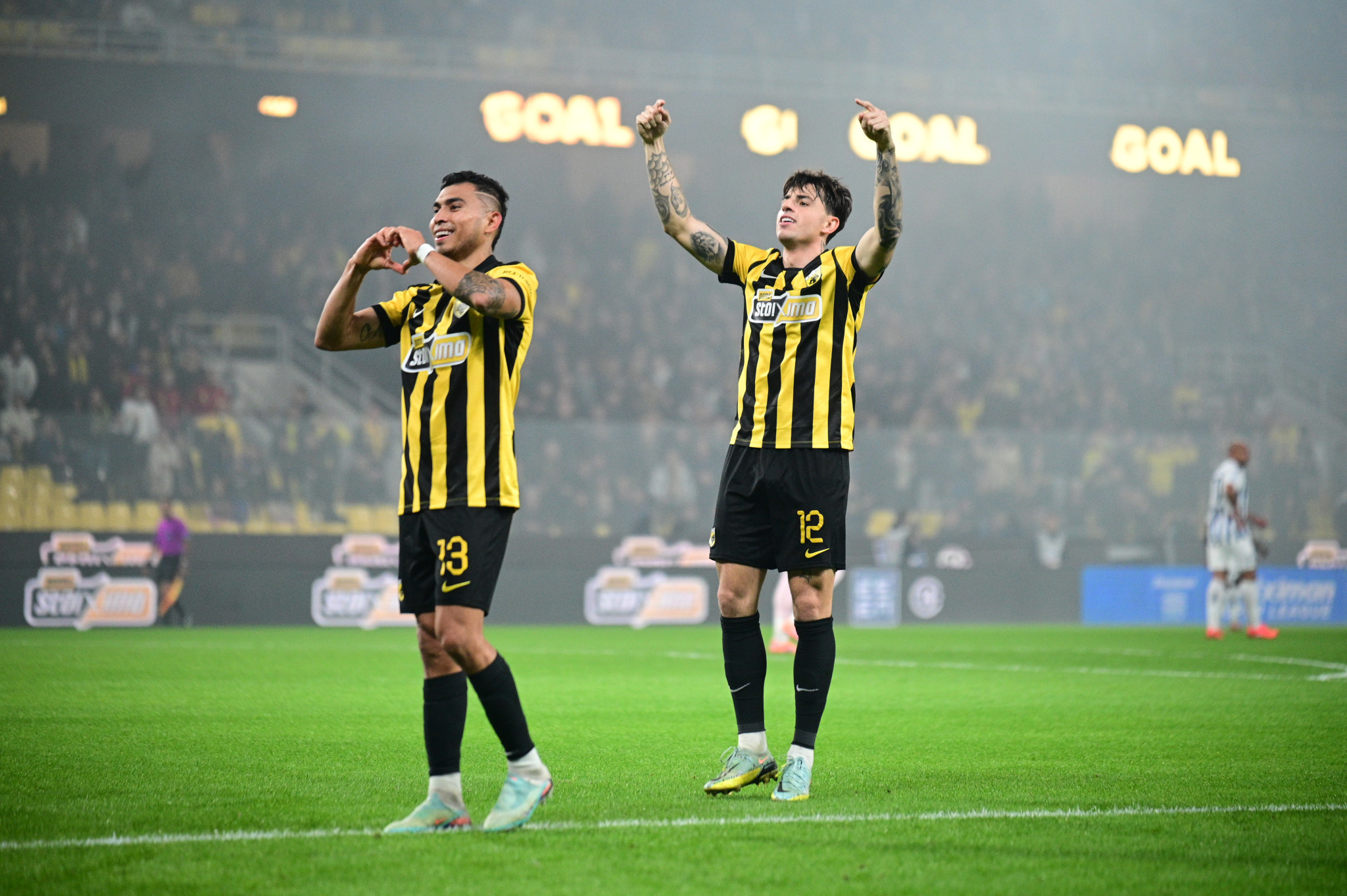 Η ΑΕΚ εκθέτει κόσμο και κοσμάκη