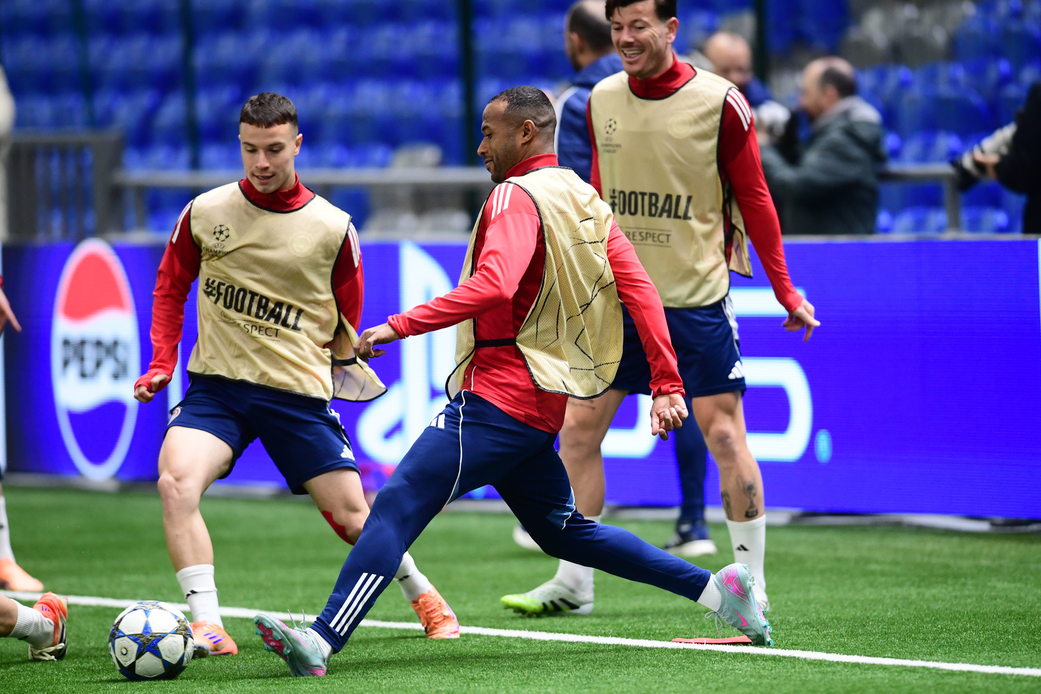 Πόλος έλξης ο Ολυμπιακός στο Καζακστάν