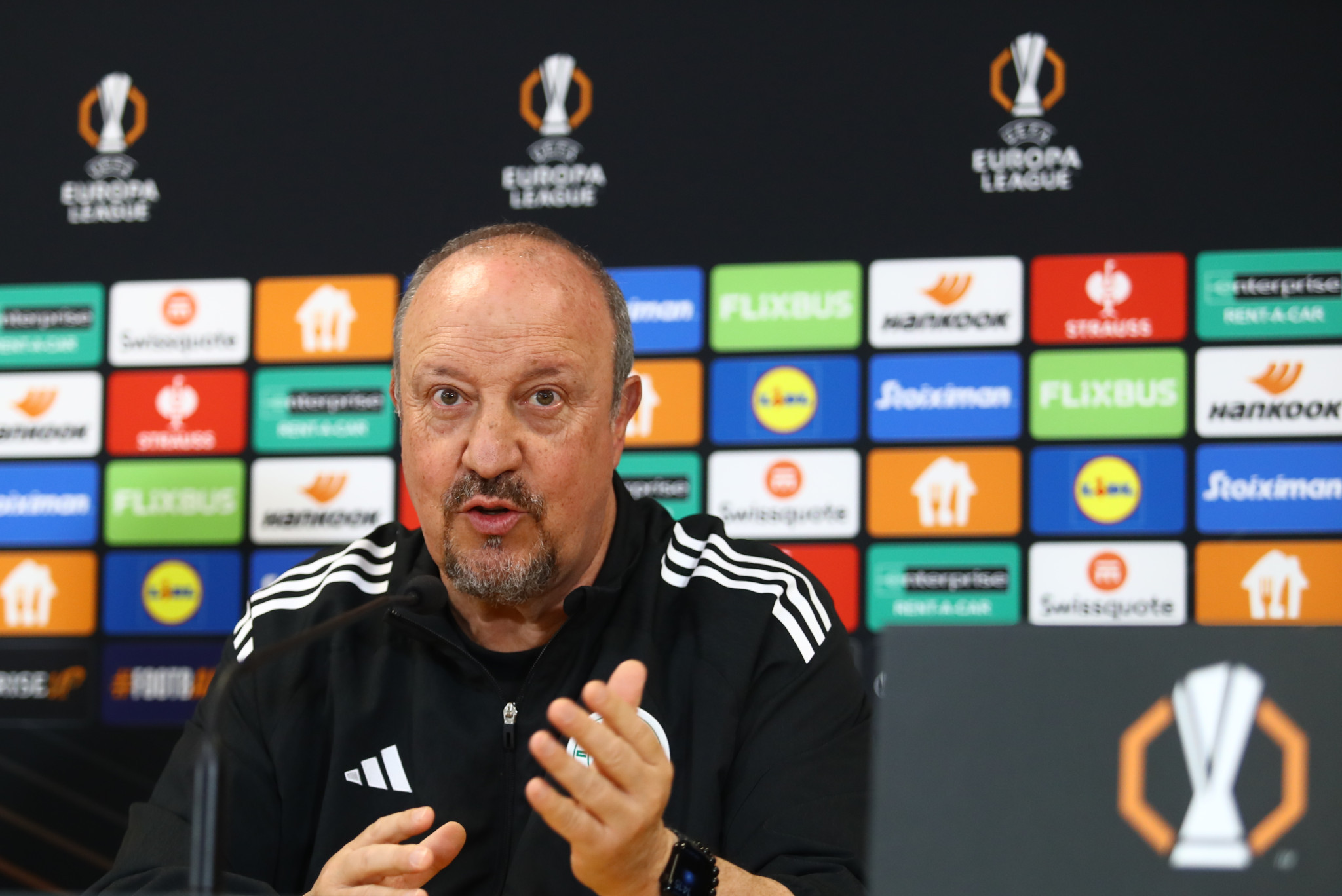 Μπενίτεθ: «Πρέπει να μας εμπιστευτείτε, εμένα και τον σύλλογο, αλλάζουμε τα πράγματα»