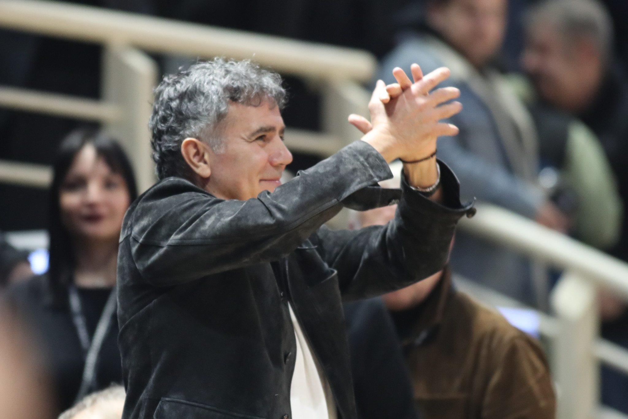 Ο Μυστακίδης ευχαρίστησε τον κόσμο του ΠΑΟΚ με χειροκροτήματα και σφιγμένες γροθιές (video, photos)