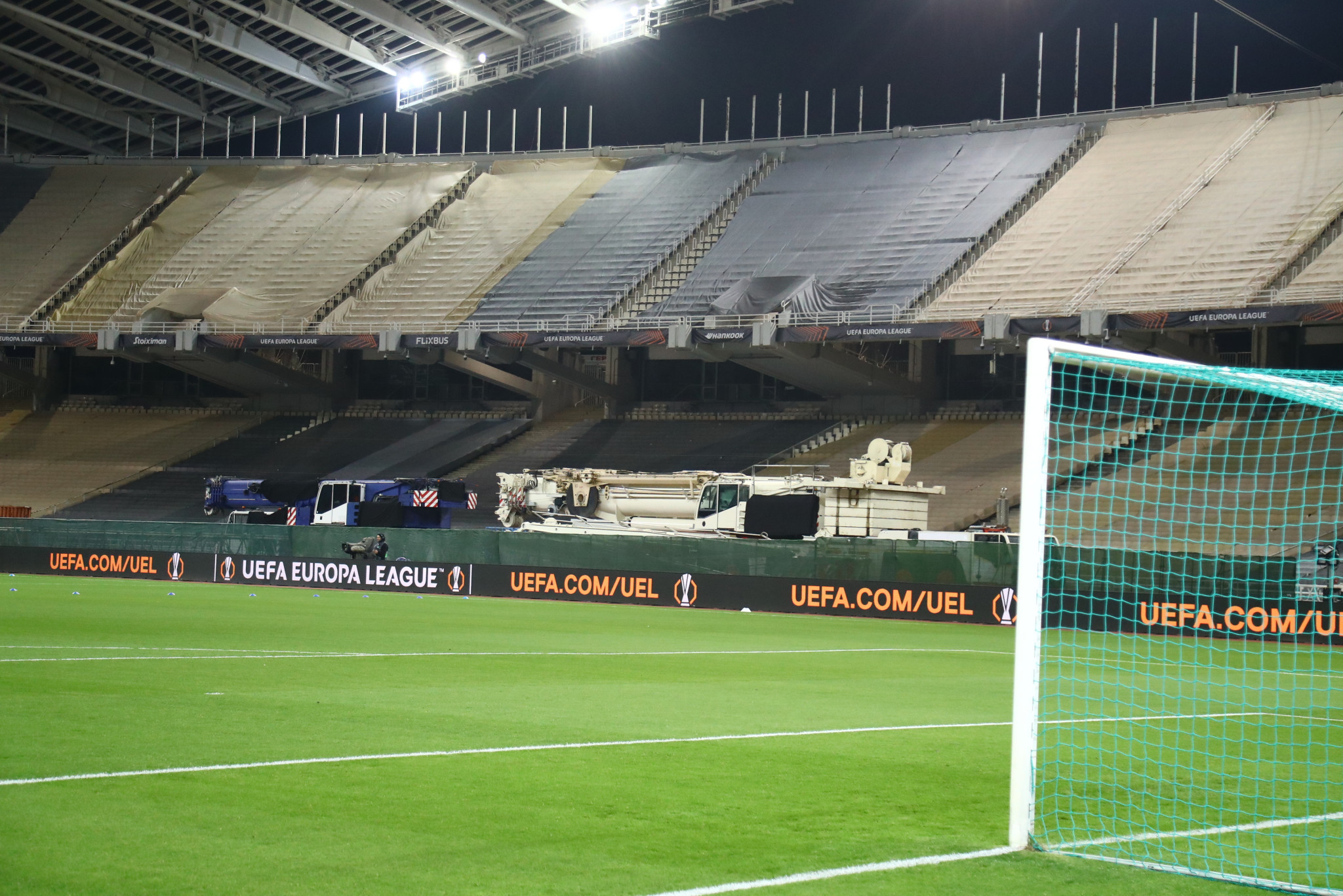 Γερανοί και κοντέινερ στο ΟΑΚΑ (photos & video)