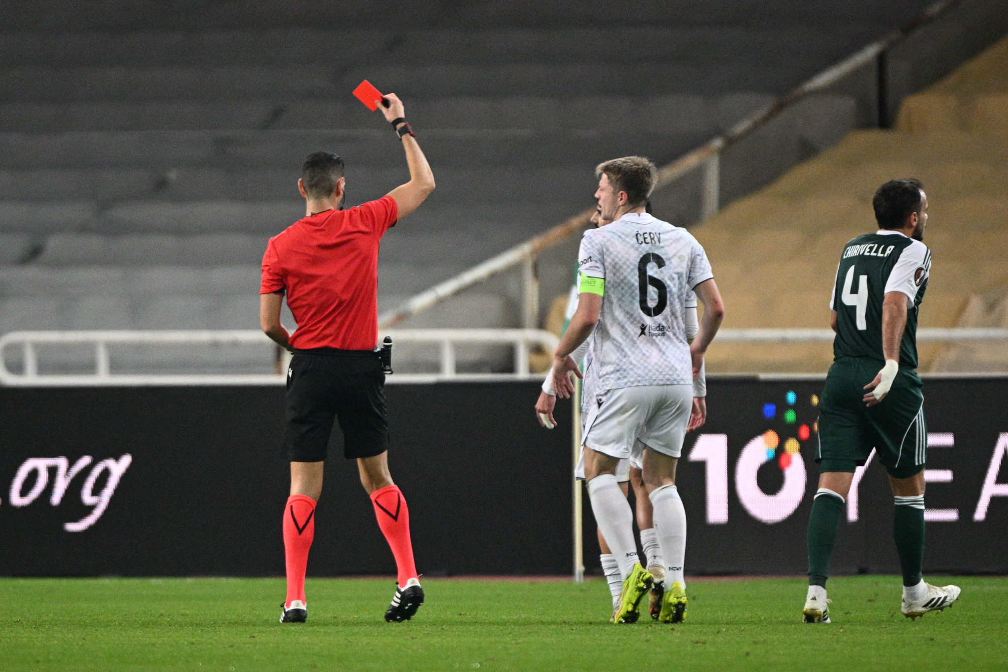 Η φάση της αποβολής του Γιεμέλκα στο Παναθηναϊκός - Βικτόρια Πλζεν (video)