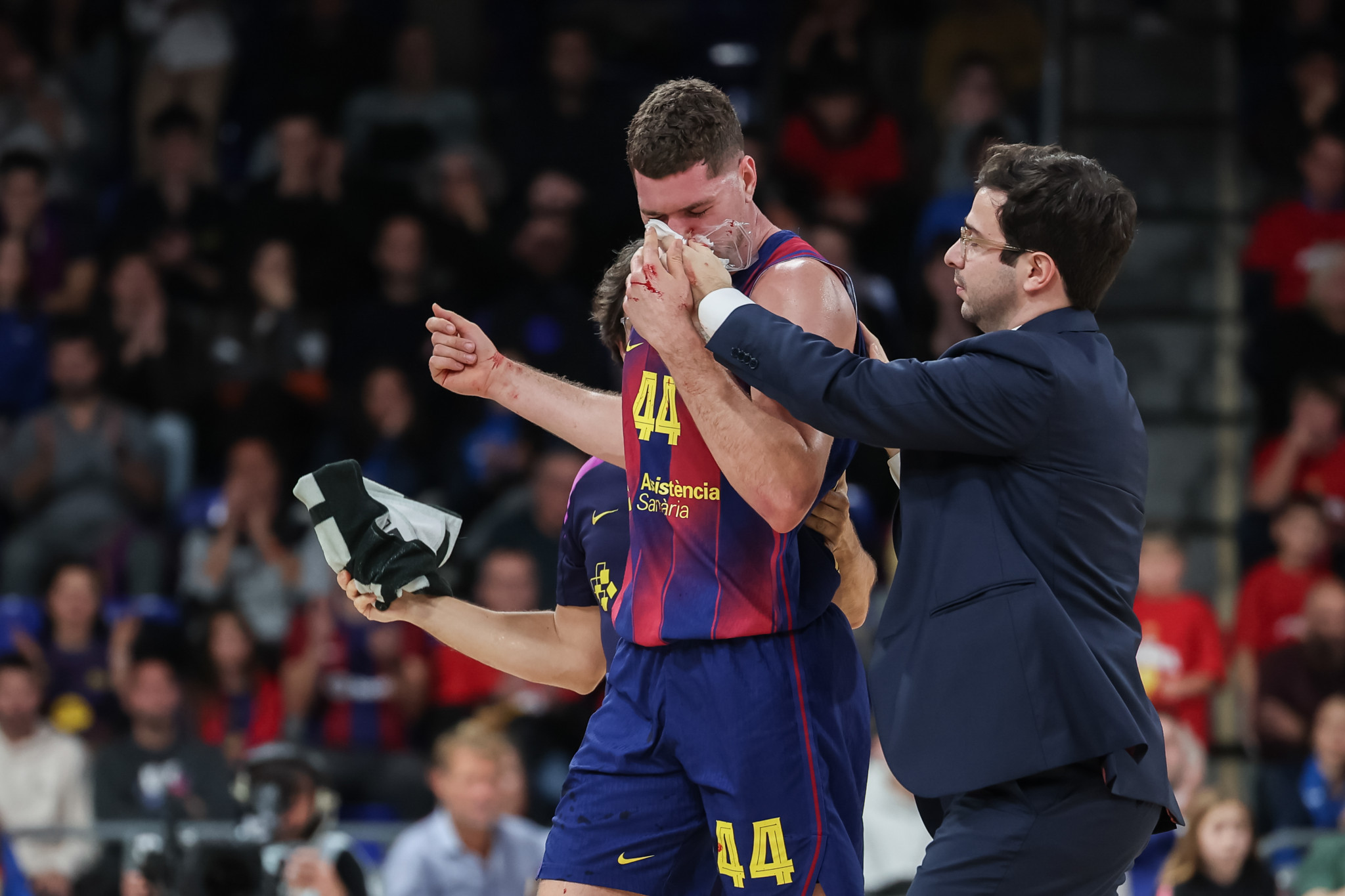 Ο Πάρρα υπέστη κάταγμα στη μύτη μετά από το τζάμπολ με τον Βεζένκοφ