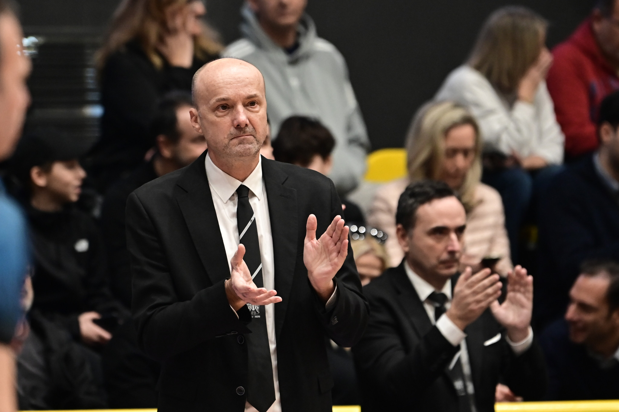 Τρομερή ατάκα από τον Ζντοβτς: «Μου θύμιζαν τις δικές μας εποχές που κάπνιζαν τσιγάρα...» (video)