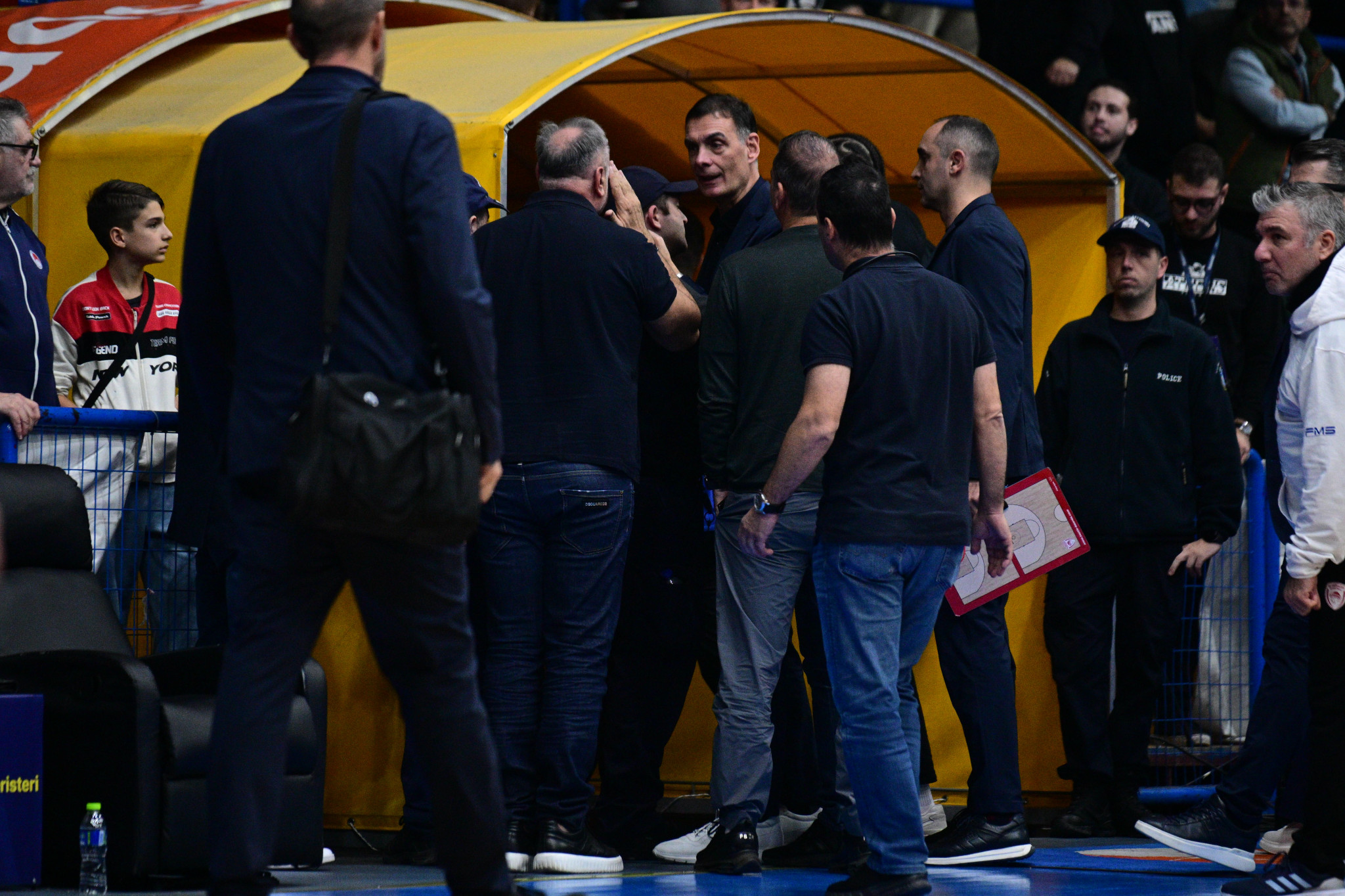 Ο Γιώργος Μπαρτζώκας είχε επεισόδιο με φίλο του Περιστερίου