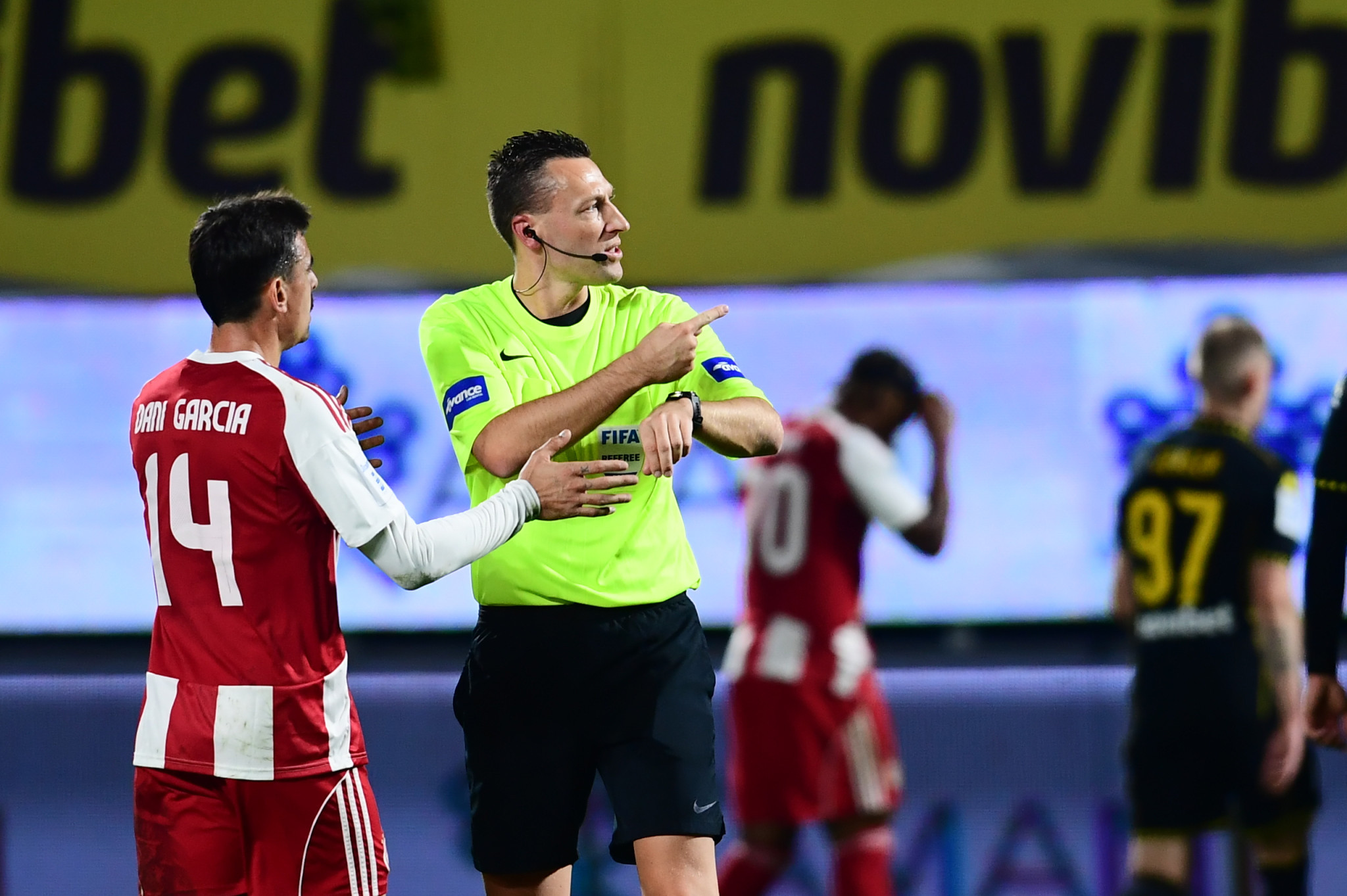 Βερβελές στο «BACK2ΜΠΑΚ»: «Η εμφάνιση του Ολυμπιακού στο ''Βικελίδης'' και τα πολλά παράπονα για τη διαιτησία» (video)