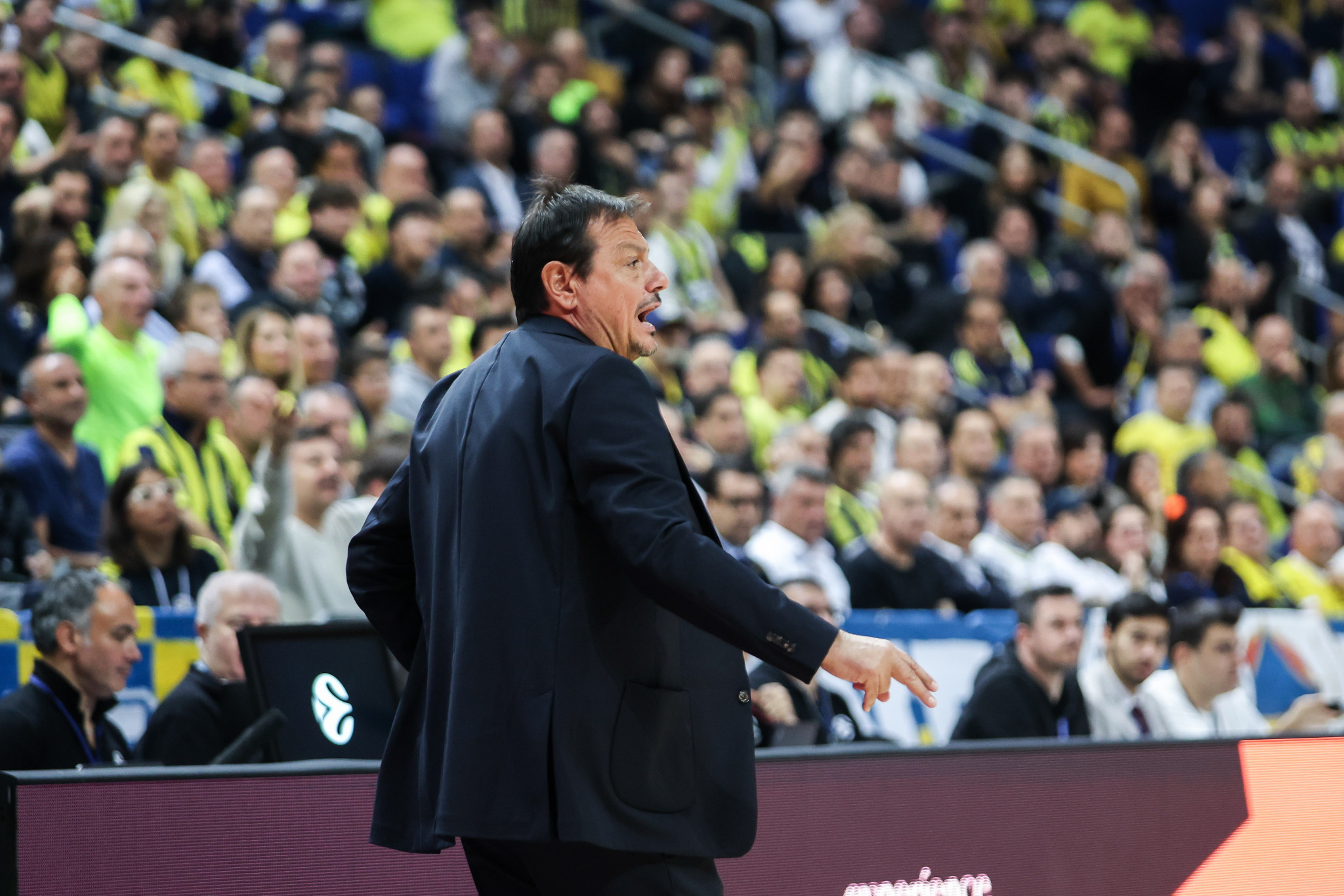 Ξέσπασμα Αταμάν: «10 χιλιάδες αμόρφωτοι έβριζαν εμένα και τη μητέρα μου» (video)