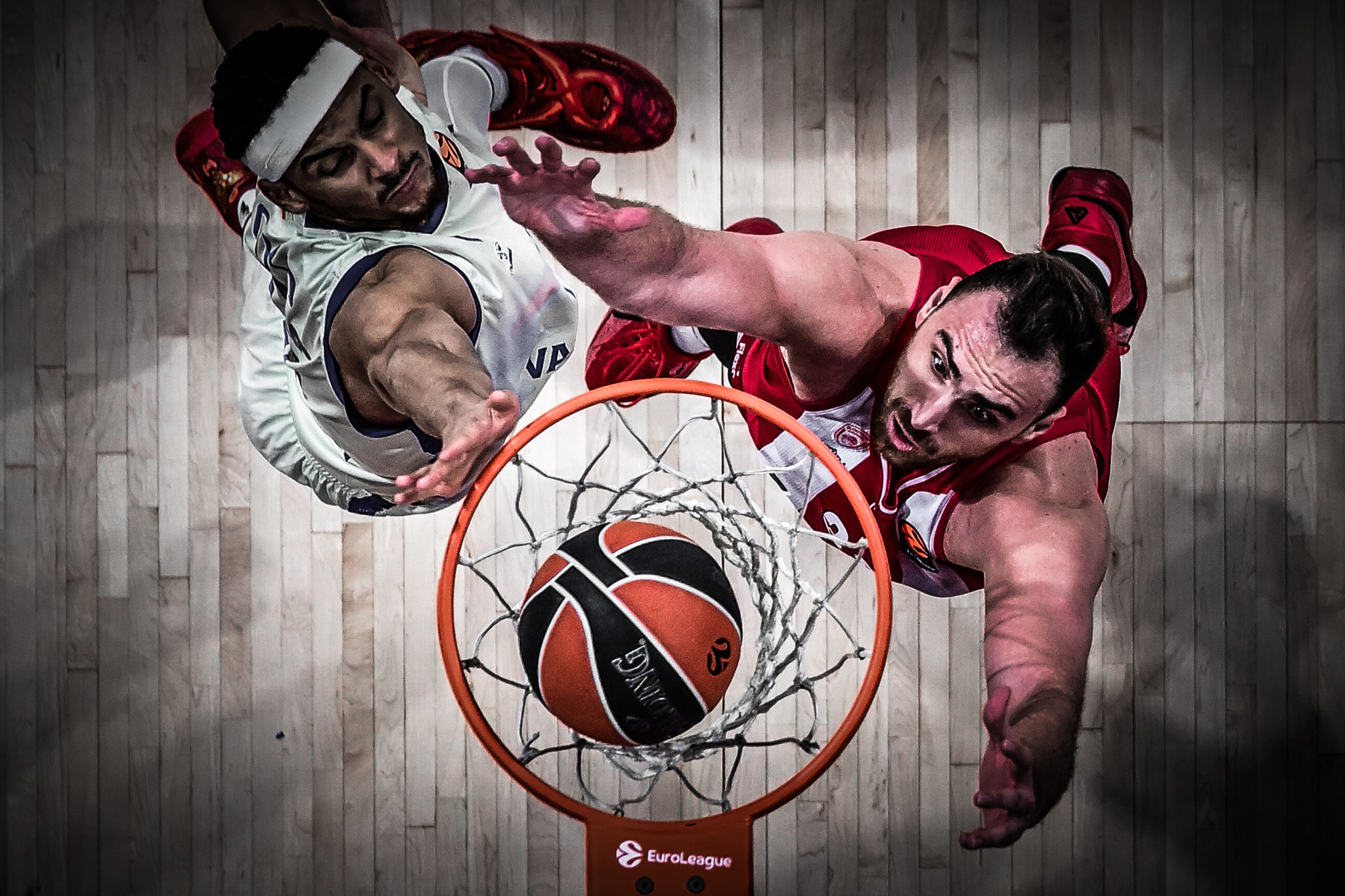 Η παρακάμερα του αγώνα ανάμεσα σε Ολυμπιακό και Βαλένθια στο ΣΕΦ (video)