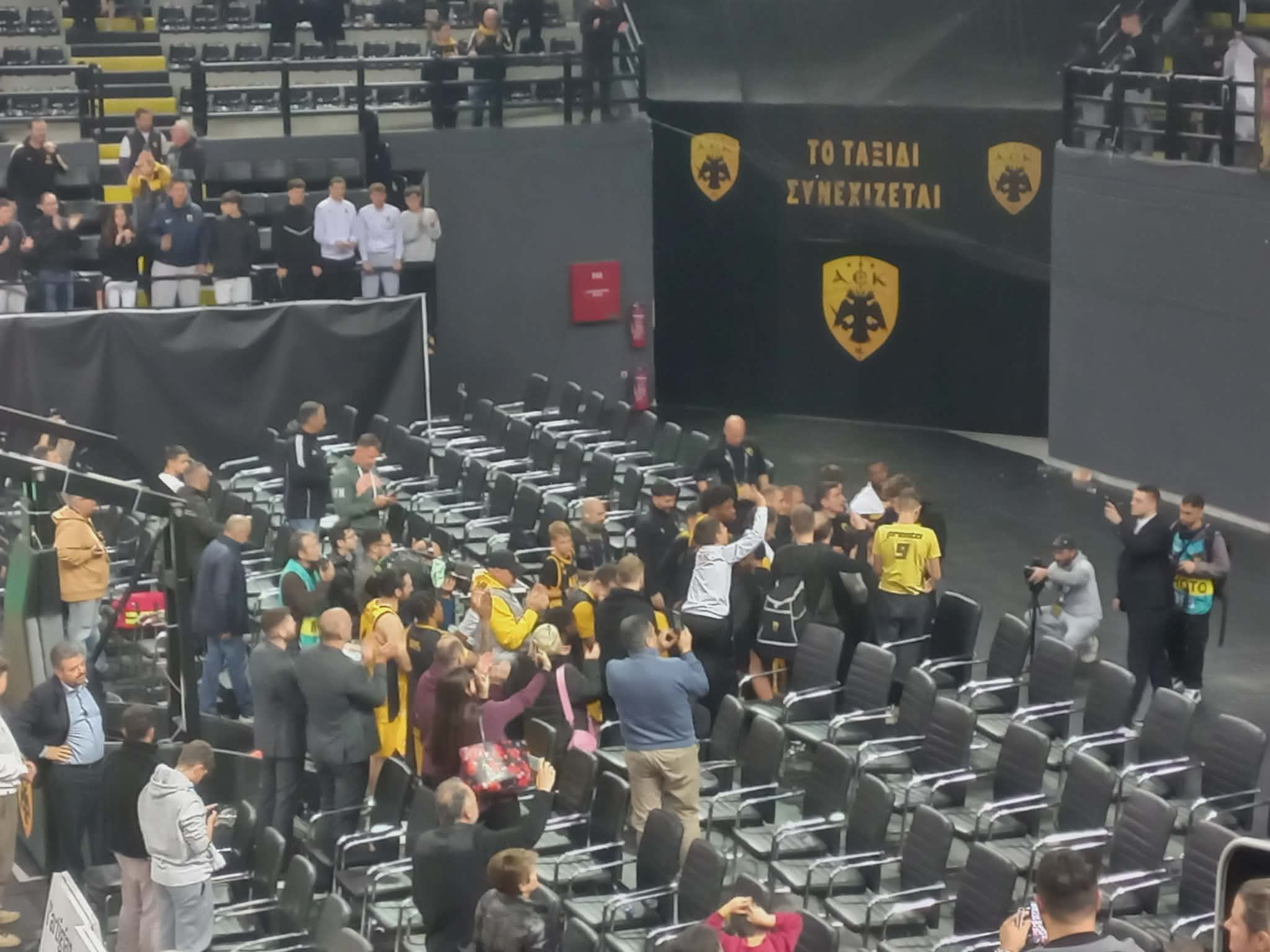 Το πάρτι... πρόκρισης ομάδας και κόσμου για την πρόκριση της ΑΕΚ στους 16 του BCL (video)