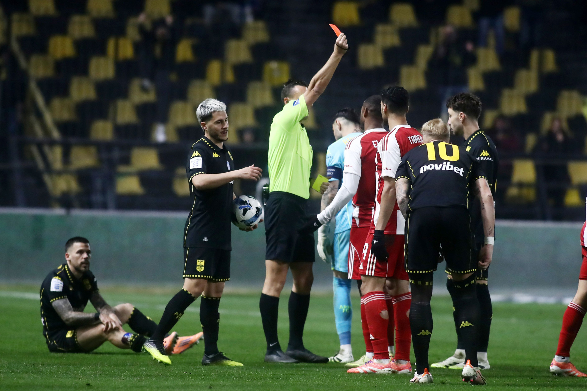 Η αποβολή του Ντάνι Γκαρθία στο Άρης - Ολυμπιακός (video)