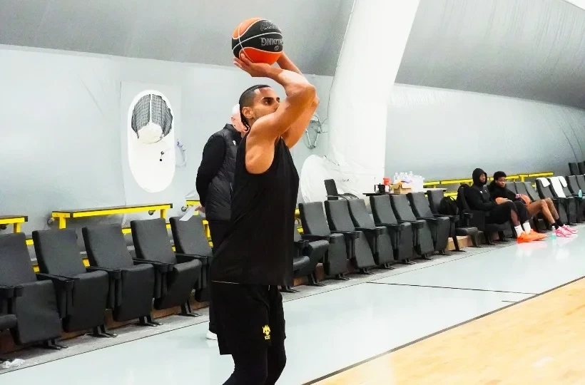 Όσκαρ ατυχίας: Ο Κλαβέλ χτύπησε στην πρώτη του προπόνηση με την ΑΕΚ