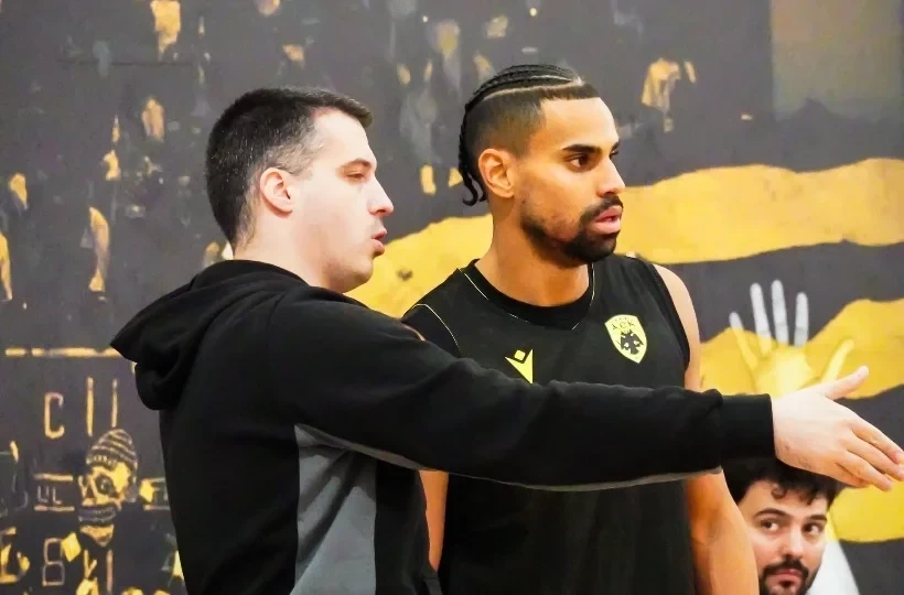 Τα ενθαρρυντικά μηνύματα από τον Κλαβέλ στην ΑΕΚ ενόψει Λεβίτσε και η κατάσταση του Κουζμίνσκας