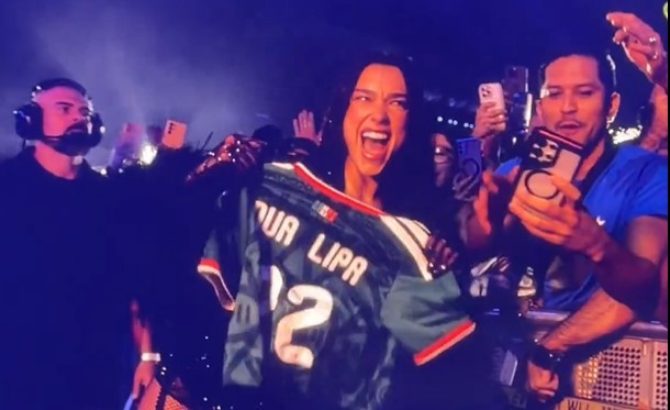 Η Ντούα Λίπα βρήκε την ομάδα που θα υποστηρίζει στο Μουντιάλ (video)