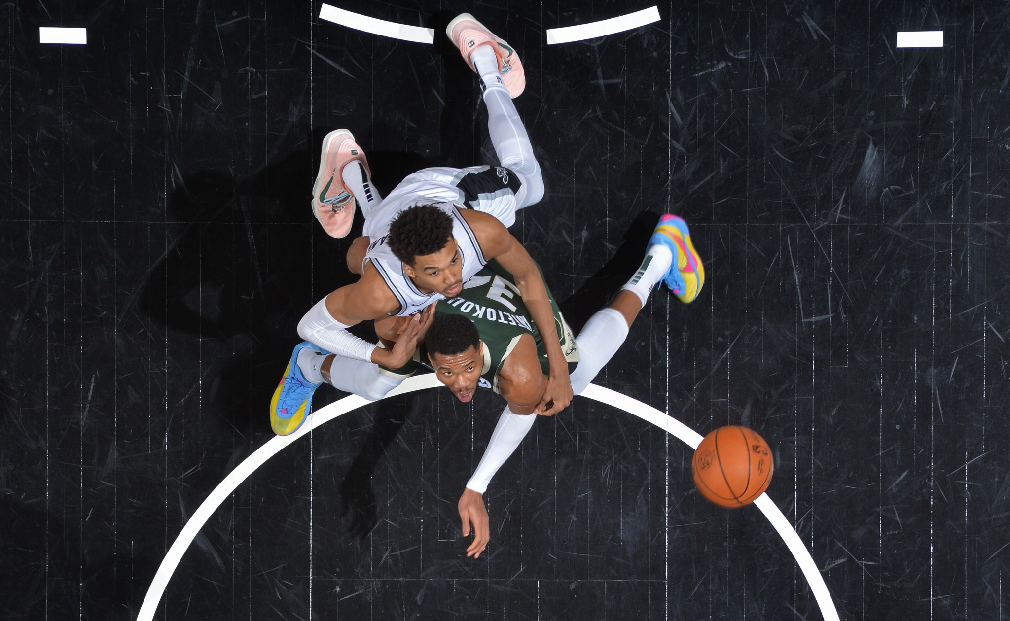 O άνθρωπος-κλειδί που οι Σπερς προσεγγίζουν για να «κλέψουν» τον Αντετοκούνμπο από τους Μπακς