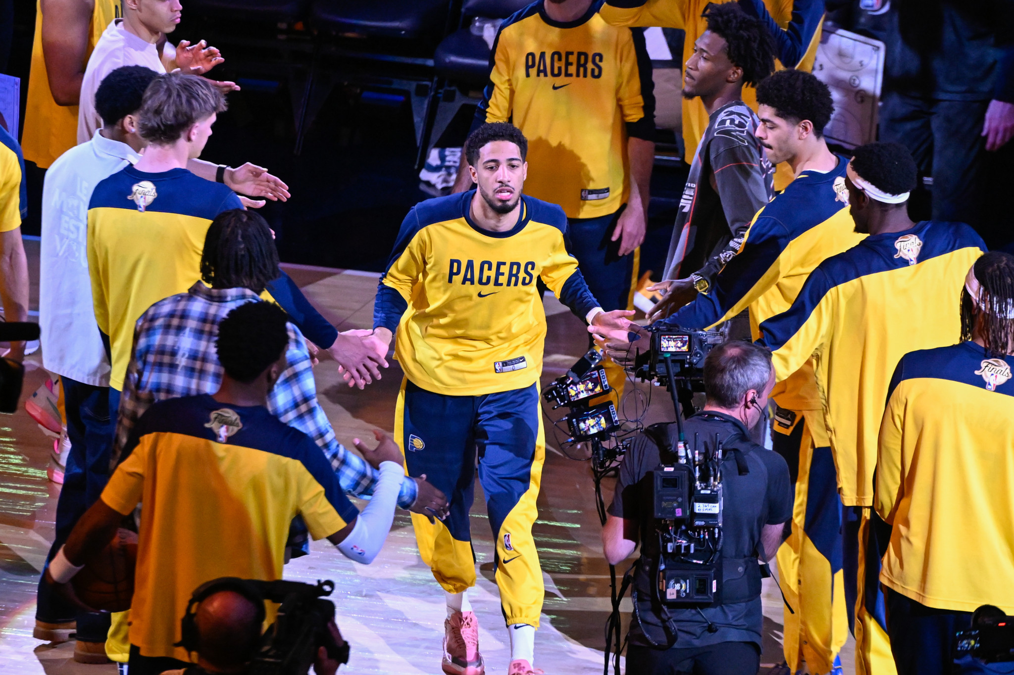 Ο Χαλιμπάρτον κάνει ντεμπούτο στη σεζόν, αλλά όχι ως παίκτης των Πέισερς