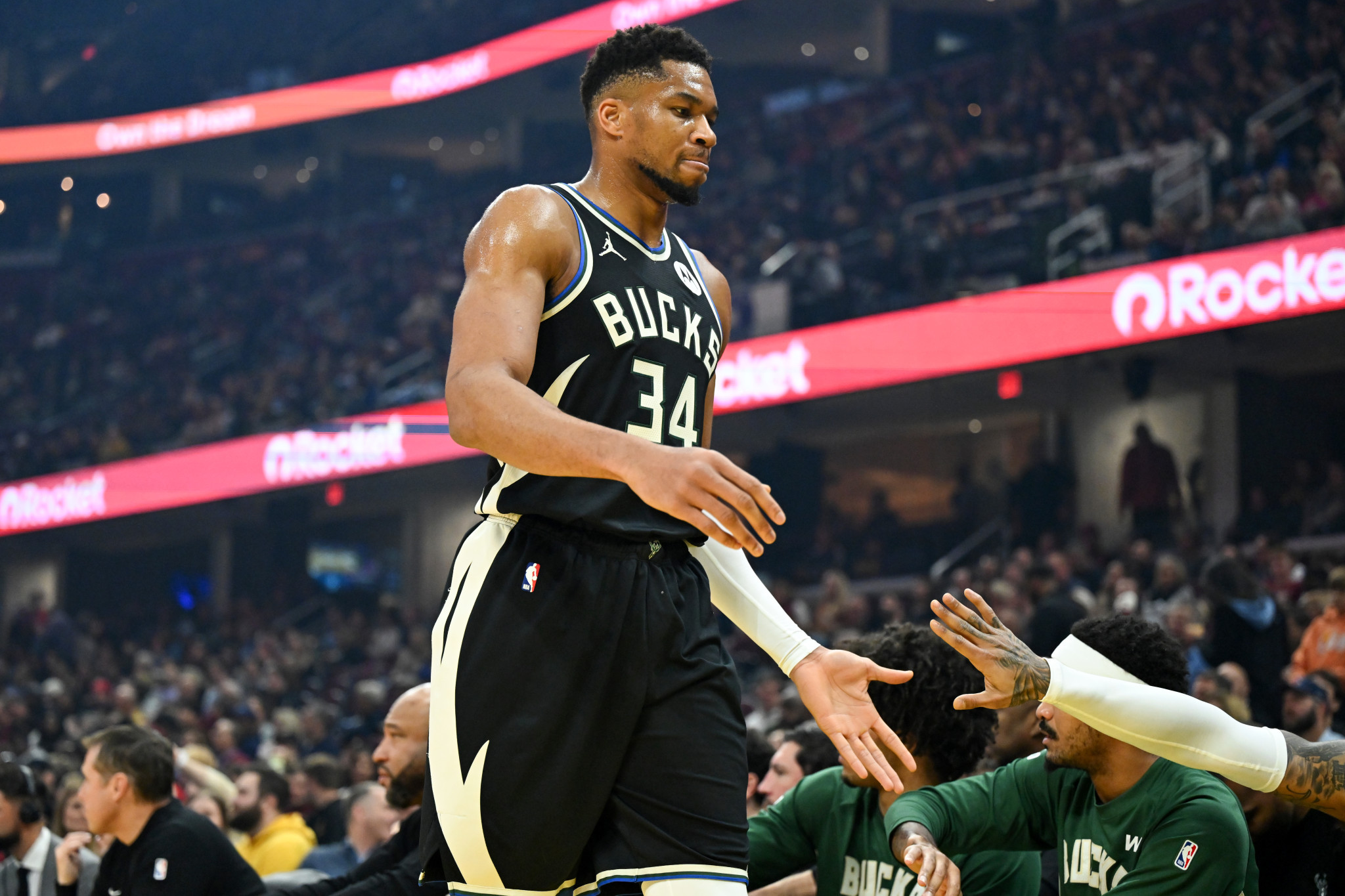 Η λίστα των Μπακς: 4+1 παίκτες στο στόχαστρο για ανταλλαγή με σκοπό να… χαρεί λίγο ο Αντετοκούνμπο