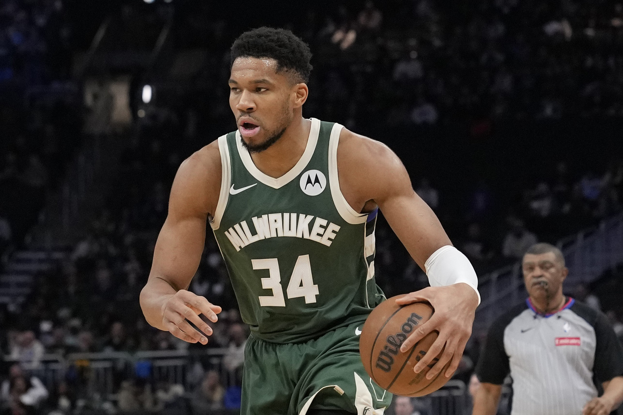 «Συναντήθηκε με τους συμπαίκτες του ο Αντετοκούνμπο - Τους τόνισε την ανάγκη να επικεντρωθούν στο μπάσκετ»