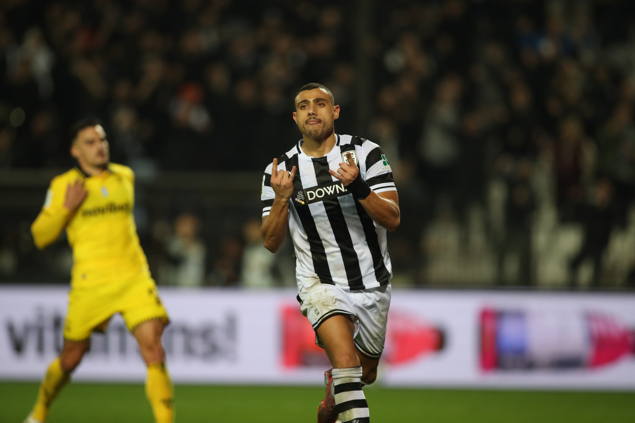 Η UEFA αποθέωσε τον «Spider Man» Γιακουμάκη (video)