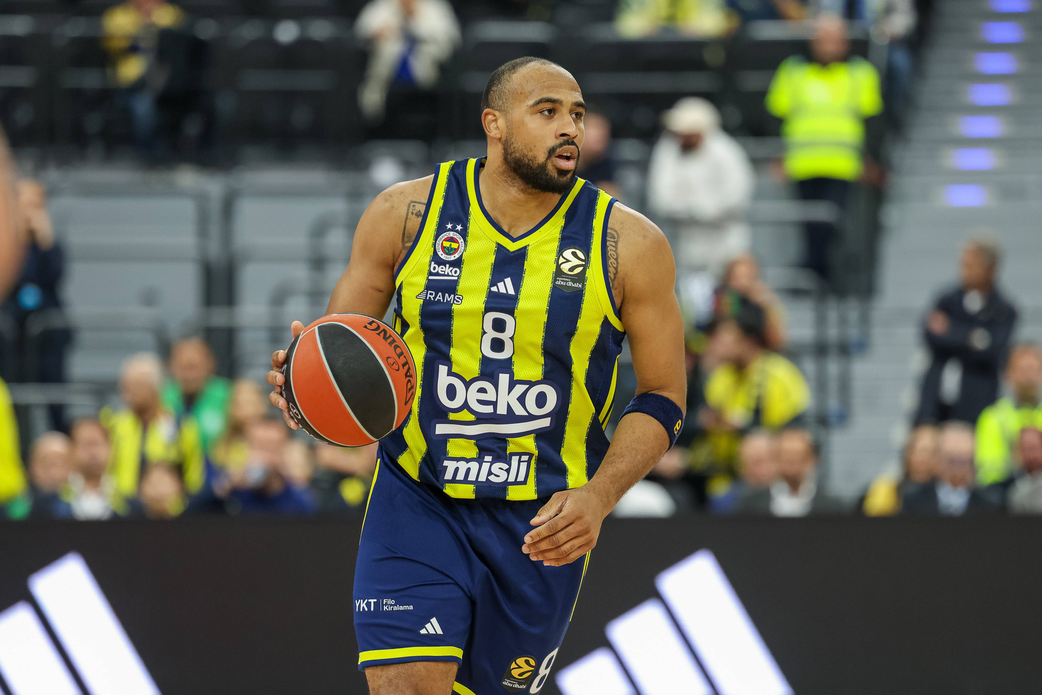 Η Φενέρ πήρε το ντέρμπι κόντρα στην Εφές πριν τον Παναθηναϊκό