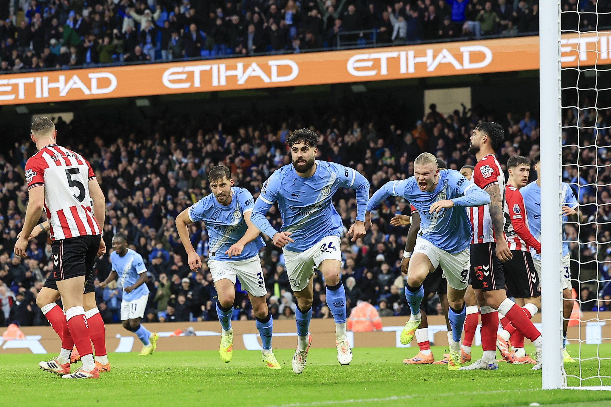 Η Μάντσεστερ Σίτι κέρδισε τη Σάντερλαντ και πλησίασε στην κορυφή - Πέταξε βαθμούς η Τσέλσι, νίκη για την Τότεναμ