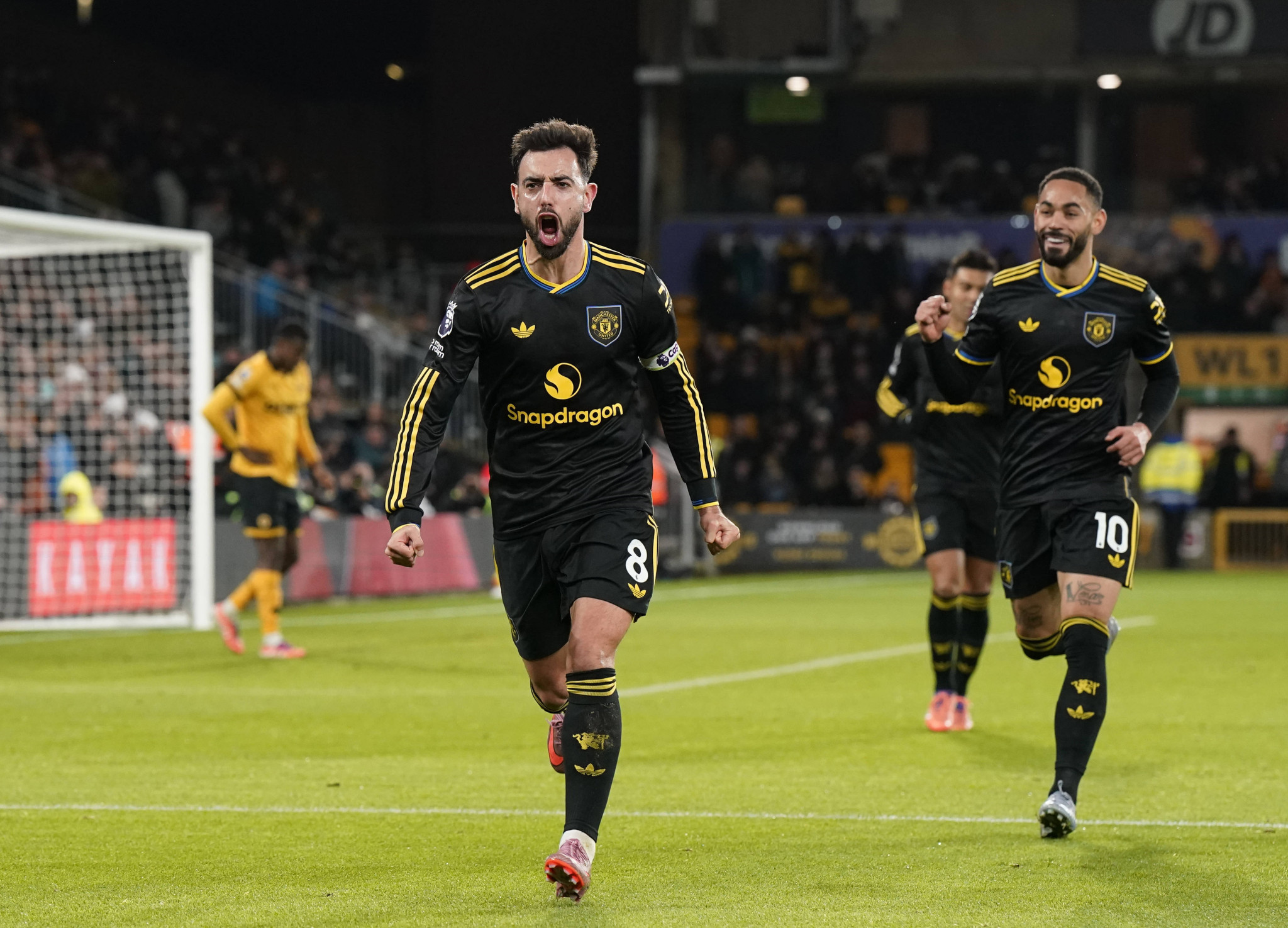 Με τρομερή εμφάνιση του Μπρούνο Φερνάντες η Γιουνάιτεντ πέρασε σαν «οδοστρωτήρας» από την Γουλβς