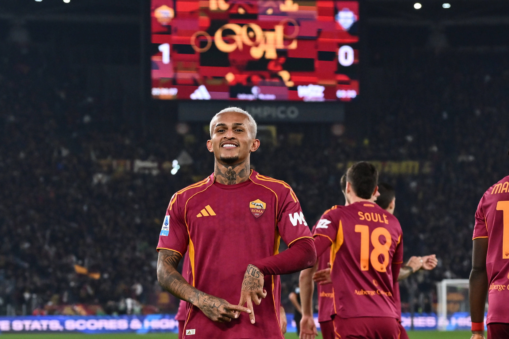 Με λυτρωτή τον Γουέσλι η Ρόμα κέρδισε την Κόμο και πλησίασε τη κορυφή