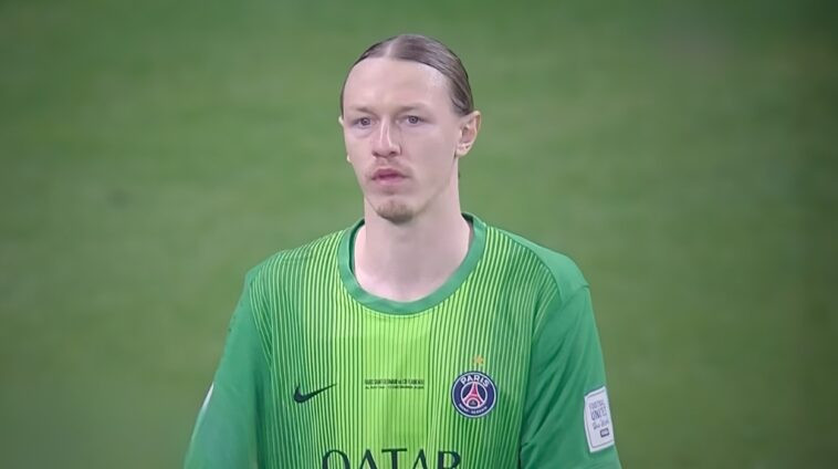 Η μυστηριώδης πετσέτα που λειτούργησε ως σκονάκι για να γίνει ήρωας ο Σαφόνοφ στα πέναλτι (video)