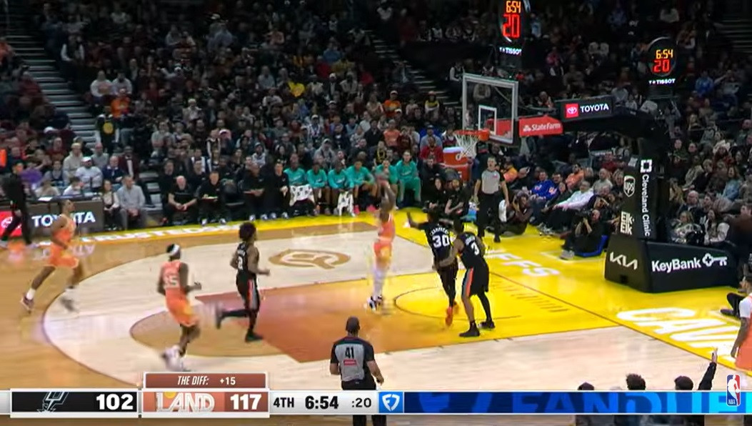 Το... ακροβατικό «save» του Μπολ κατέκτησε το Top 10 του ΝΒΑ! (video)