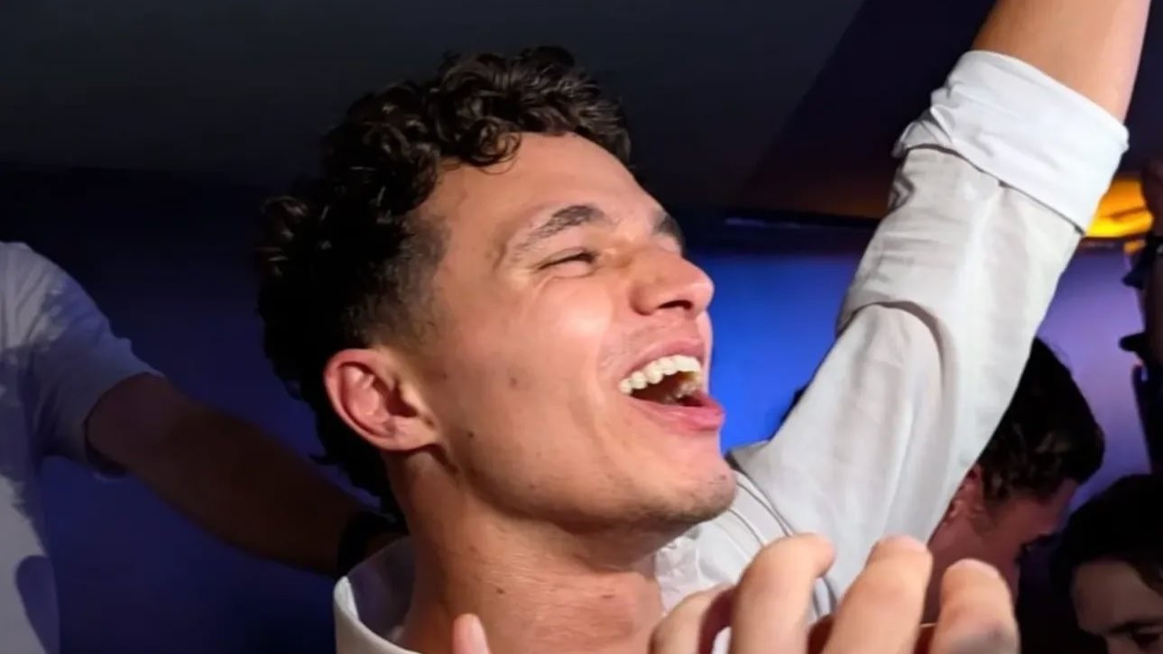 Ξέφρενο πάρτι για τον Νόρις και τη σύντροφό του έπειτα από την κατάκτηση του τίτλου της F1 (video)