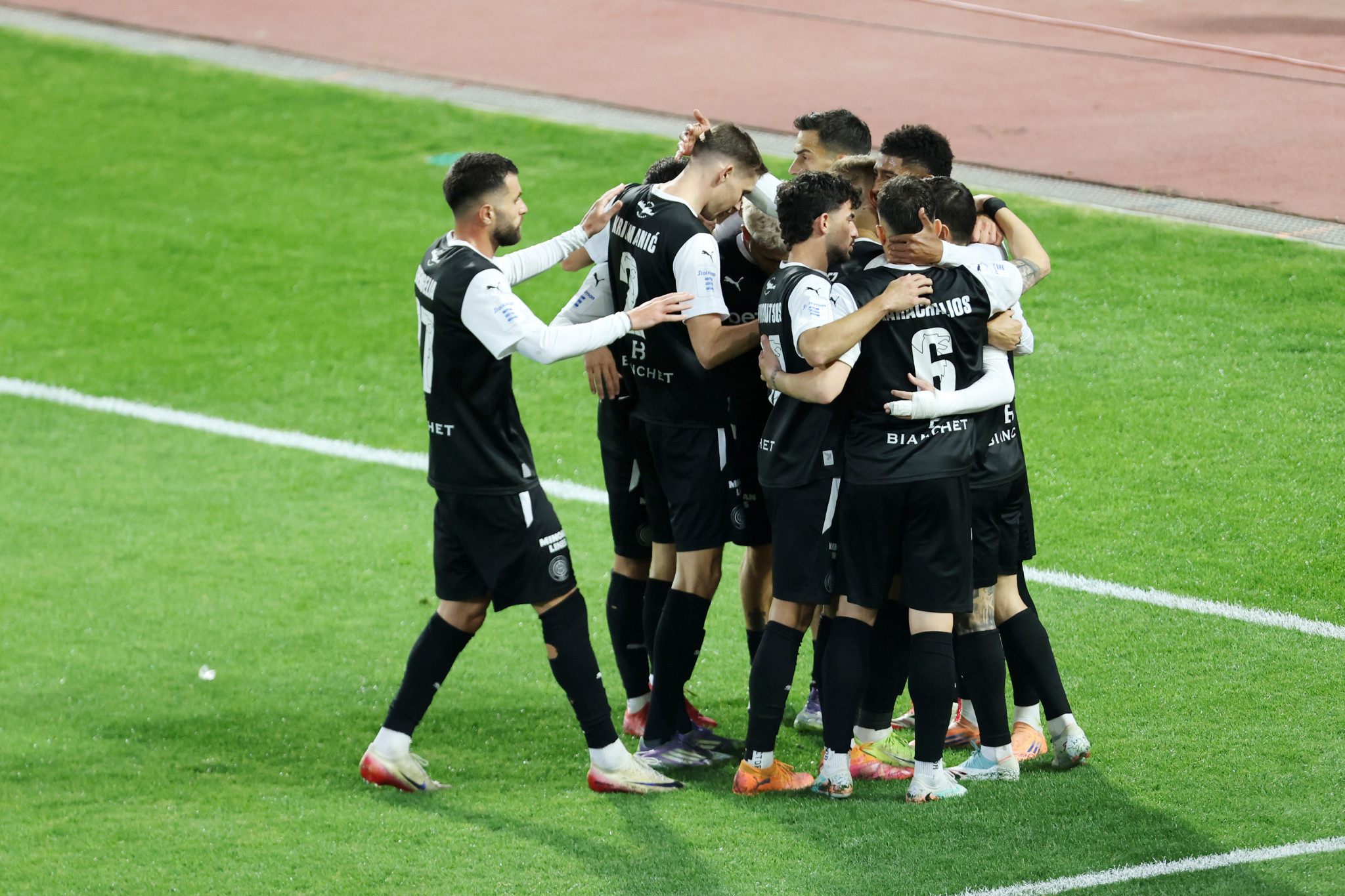 Τα πανό αφύπνισαν τον ΟΦΗ και οι Κρητικοί ξέσπασαν κόντρα στον Πανσερραϊκό