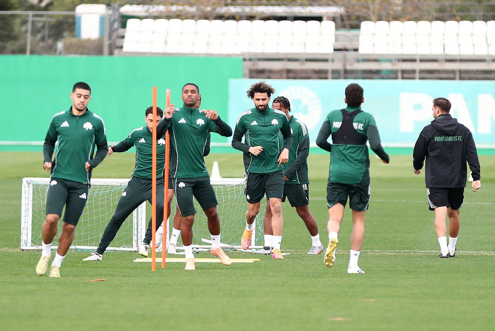 Με 21 παίκτες η αποστολή του Παναθηναϊκού για το κομβικό παιχνίδι με τη Βικτόρια Πλζεν