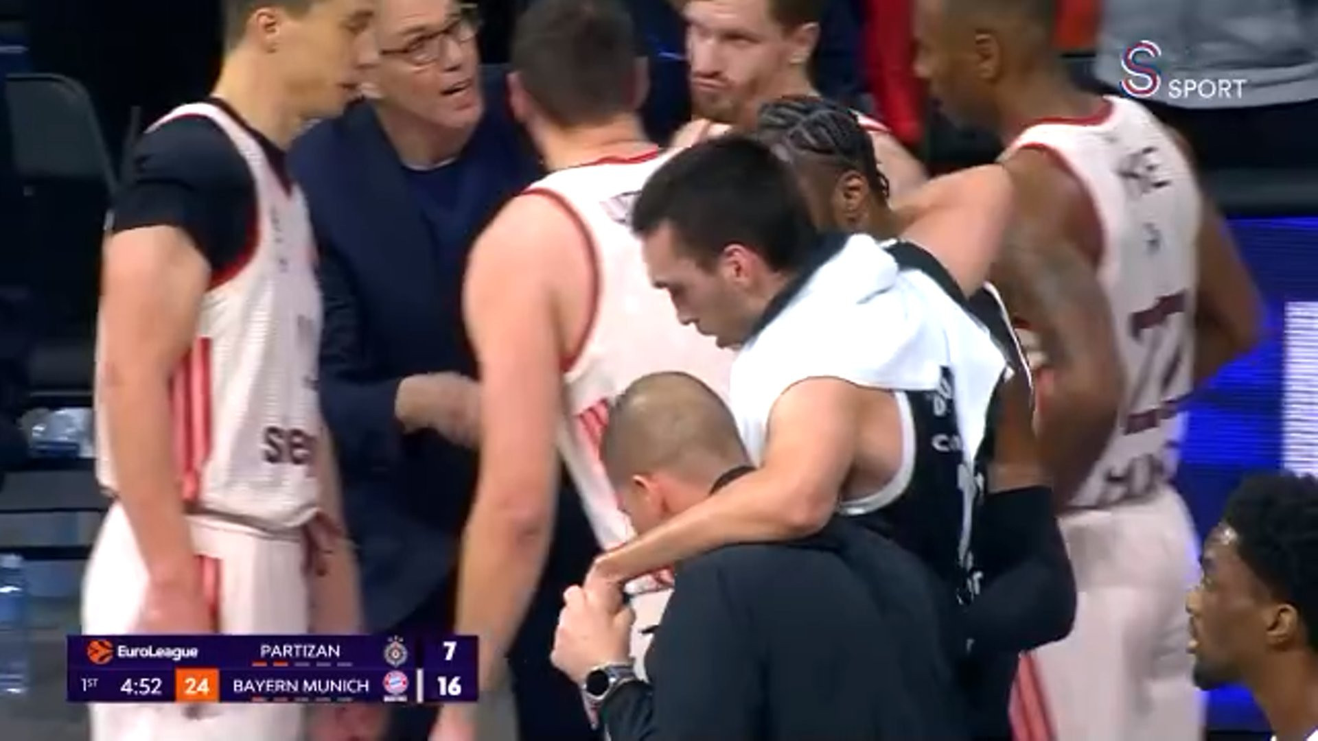 Σοκ με Ποκουσέφσκι - Τραυματίστηκε και τον κουβάλησαν για να βγει από το παρκέ! (video)