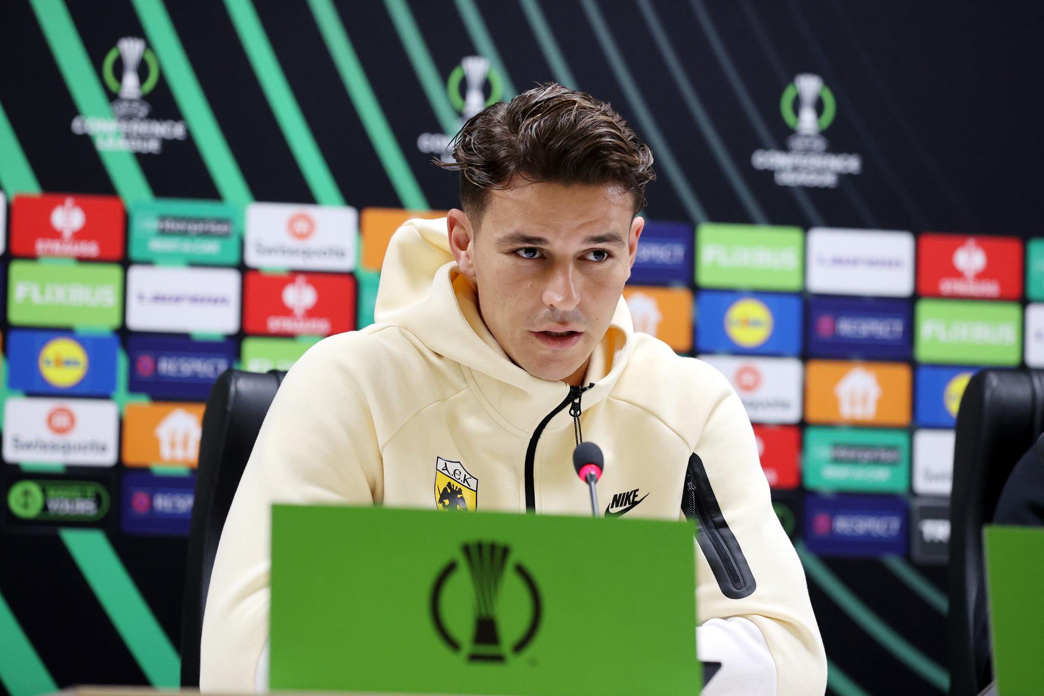 Ρέλβας: «Έχω καλή συνεργασία με Μουκουντί, αλλά όλη η ομάδα πρέπει να αμύνεται και να επιτίθεται»