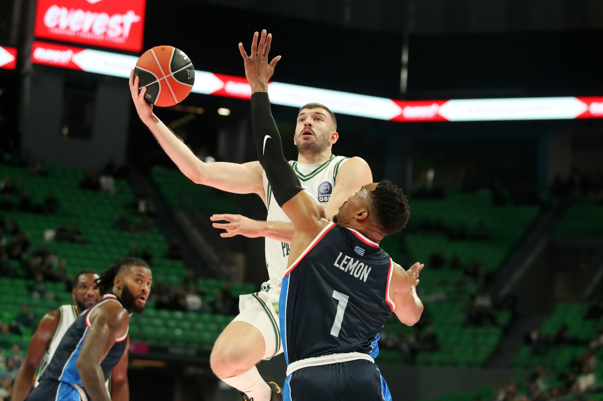 Ο τρομερός Ρογκαβόπουλος τα «έσταζε» από παντού και ο Παναθηναϊκός ξέσπασε στον Πανιώνιο!