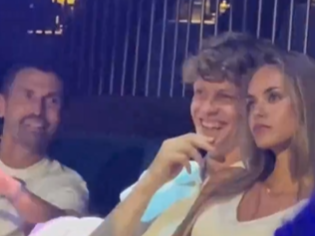 Ο Σίνερ απόλαυσε τη νυχτερινή ζωή του Ντουμπάι πριν δει από κοντά τον «τελικό» της F1