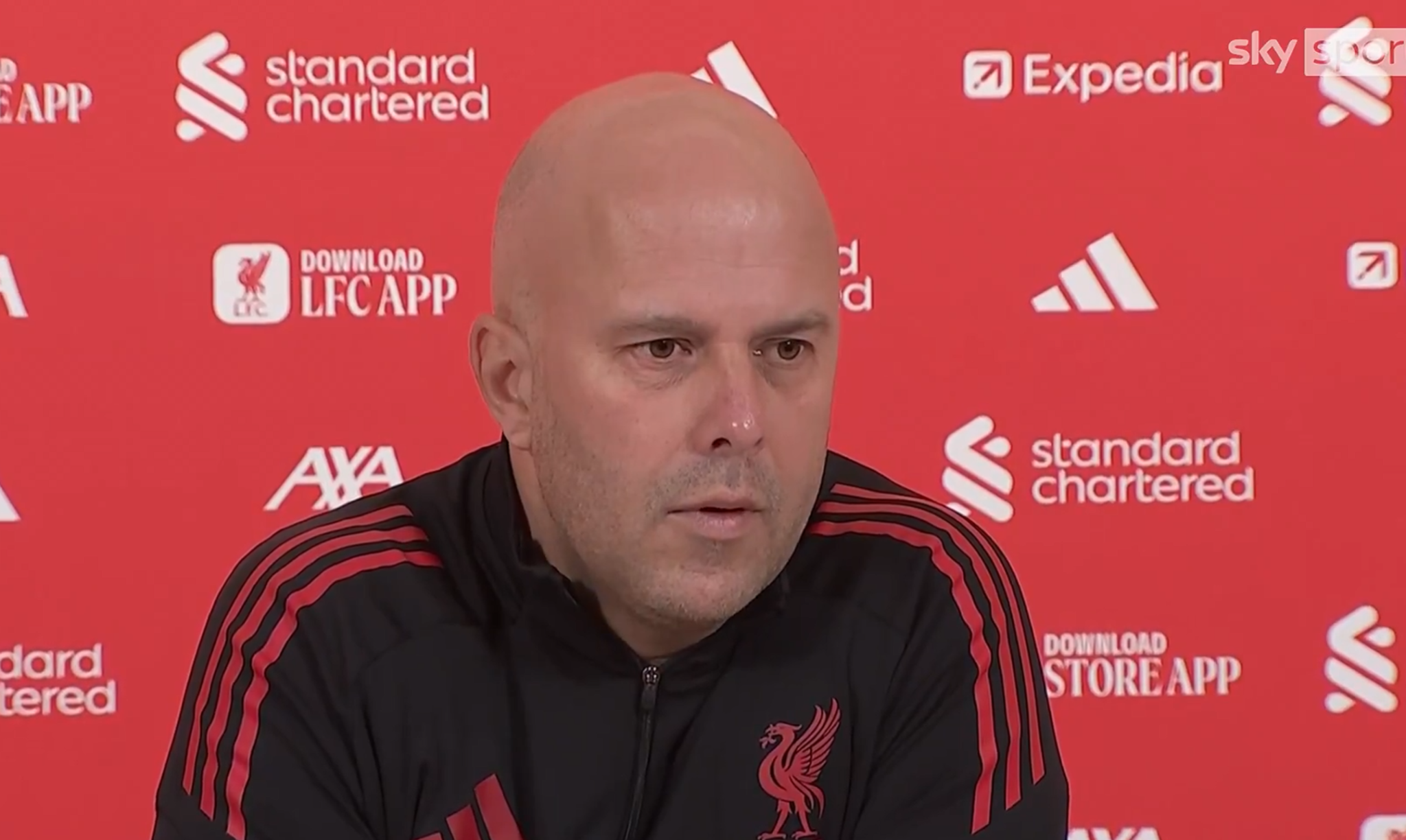 Ο Σλοτ απέφυγε να απαντήσει γιατί άφησε στον πάγκο τον Σαλάχ - «Είναι φυσιολογικό να γίνεται πολλή συζήτηση...»