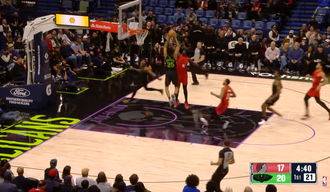 Γεμάτο καρφώματα και... πτήση του Μέρφι το Top 10 του ΝΒΑ (video)