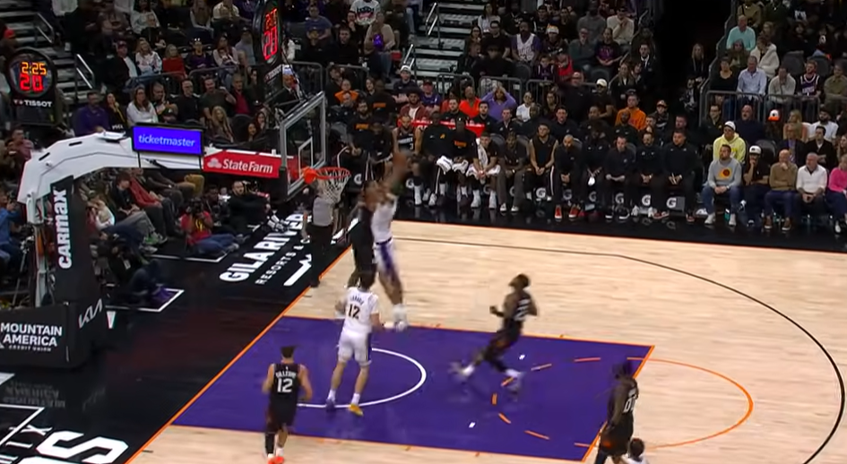 Εντυπωσιακές φάσεις και... poster Χέιζ στο Top 10 του ΝΒΑ (video)