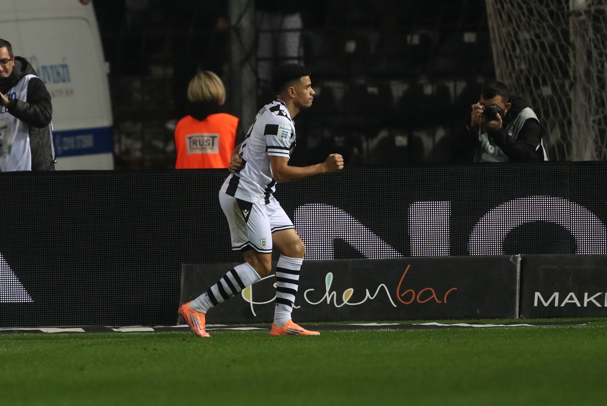 Ο Τάισον «χτύπησε» ξανά με πανηγυρισμό... παππού (video)