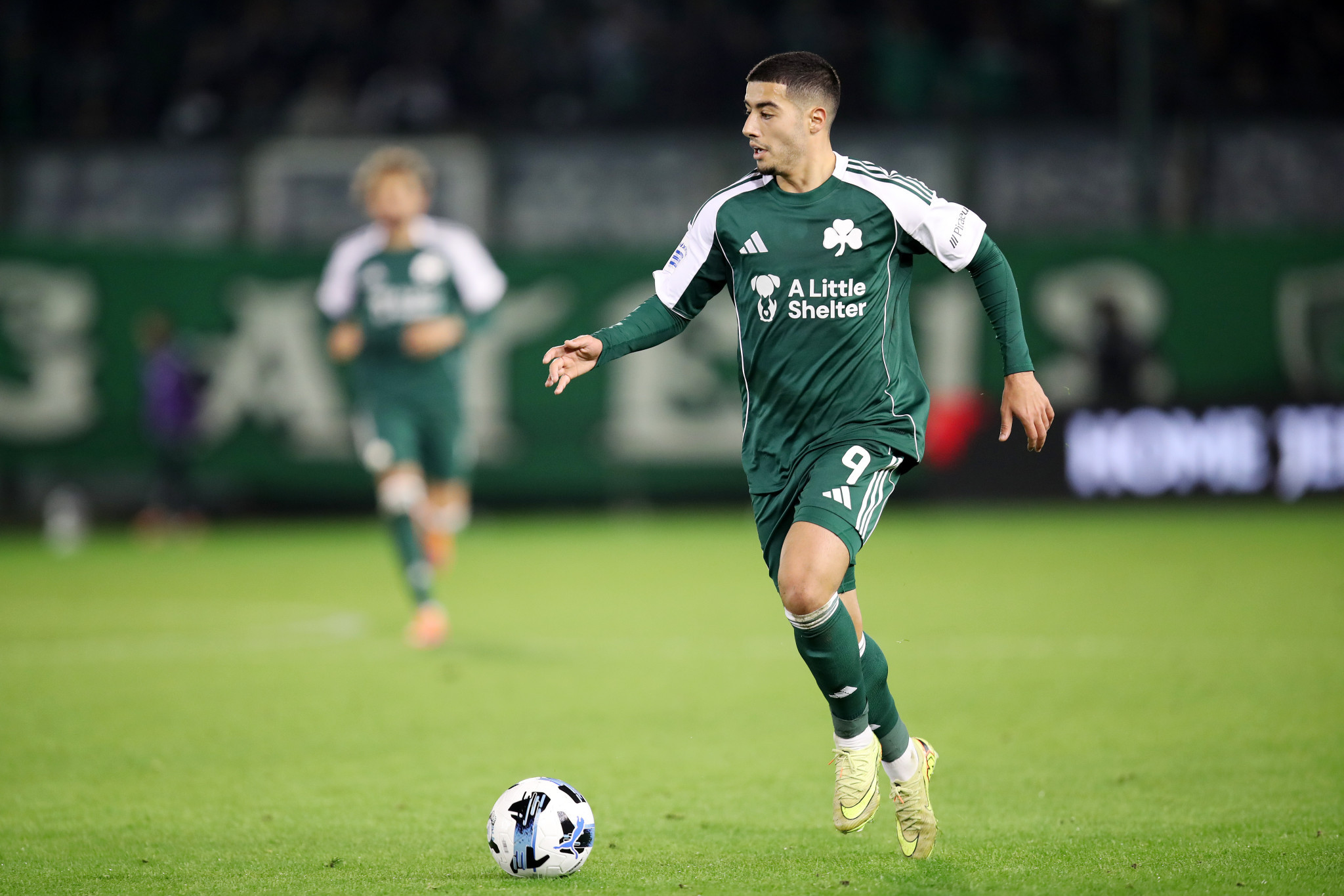 Ο Μπενίτεθ σκέφτεται να επαναφέρει το 3-4-2-1 κόντρα στην Πλζεν με τον Ζαρουρί φουλ μπακ