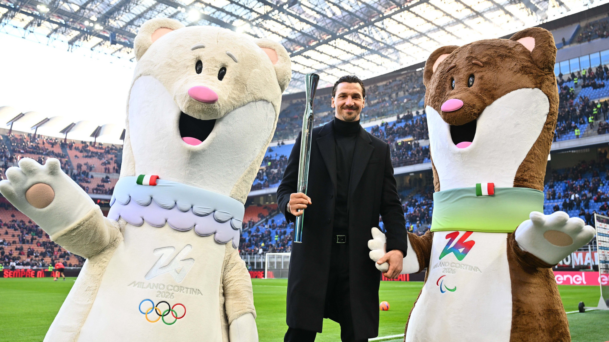 Ο Ιμπραΐμοβιτς περιμένει την Ολυμπιακή Φλόγα μέσα στο Σαν Σίρο (video)